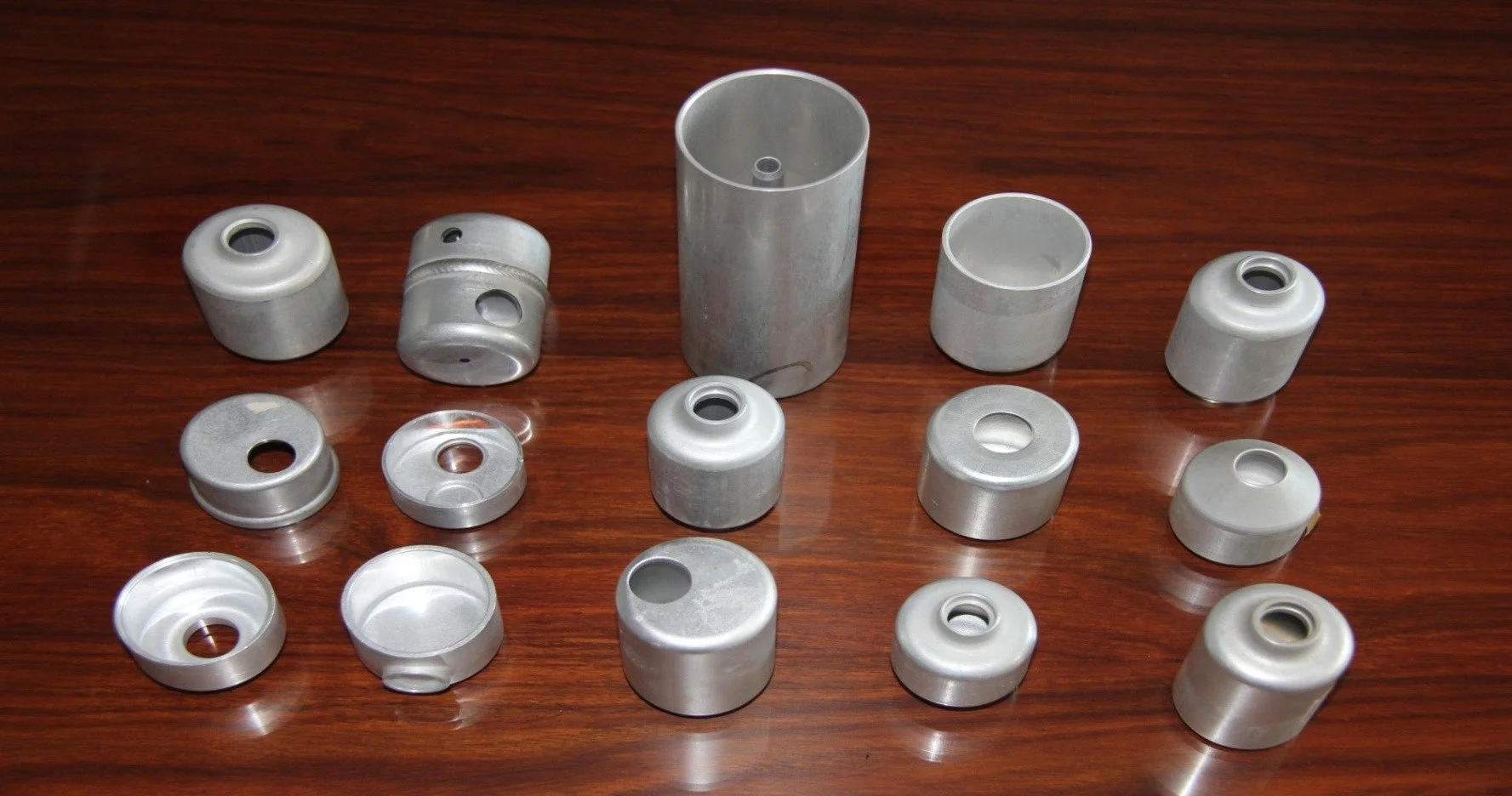 Sound Muffling Housing: Fittings for aluminum pipe system of auto air conditioner (Function: Reduce the noise caused by the flow of cooling medium)

Material: 6063-O, 6082. According to requirements of customer
Customer: Japan, France, Italy
