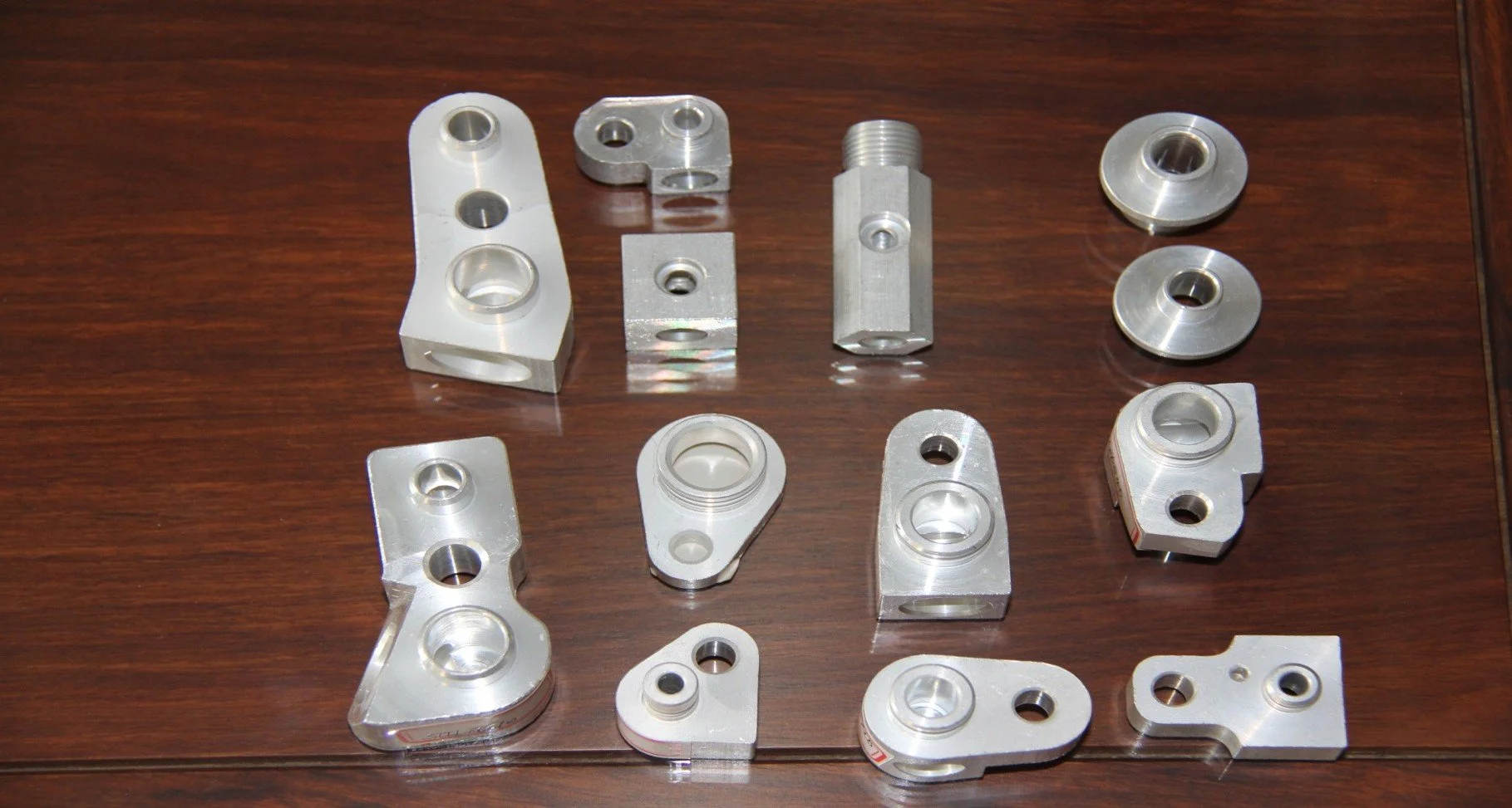 Clamping Parts Connector: Fittings for aluminum pipe system of auto air conditioner.
Material：6061-T6, 6082-T6, 6063-T6, 3003 (according to customer’s requirements)
Customer: Japan, Taiwan and Italy
