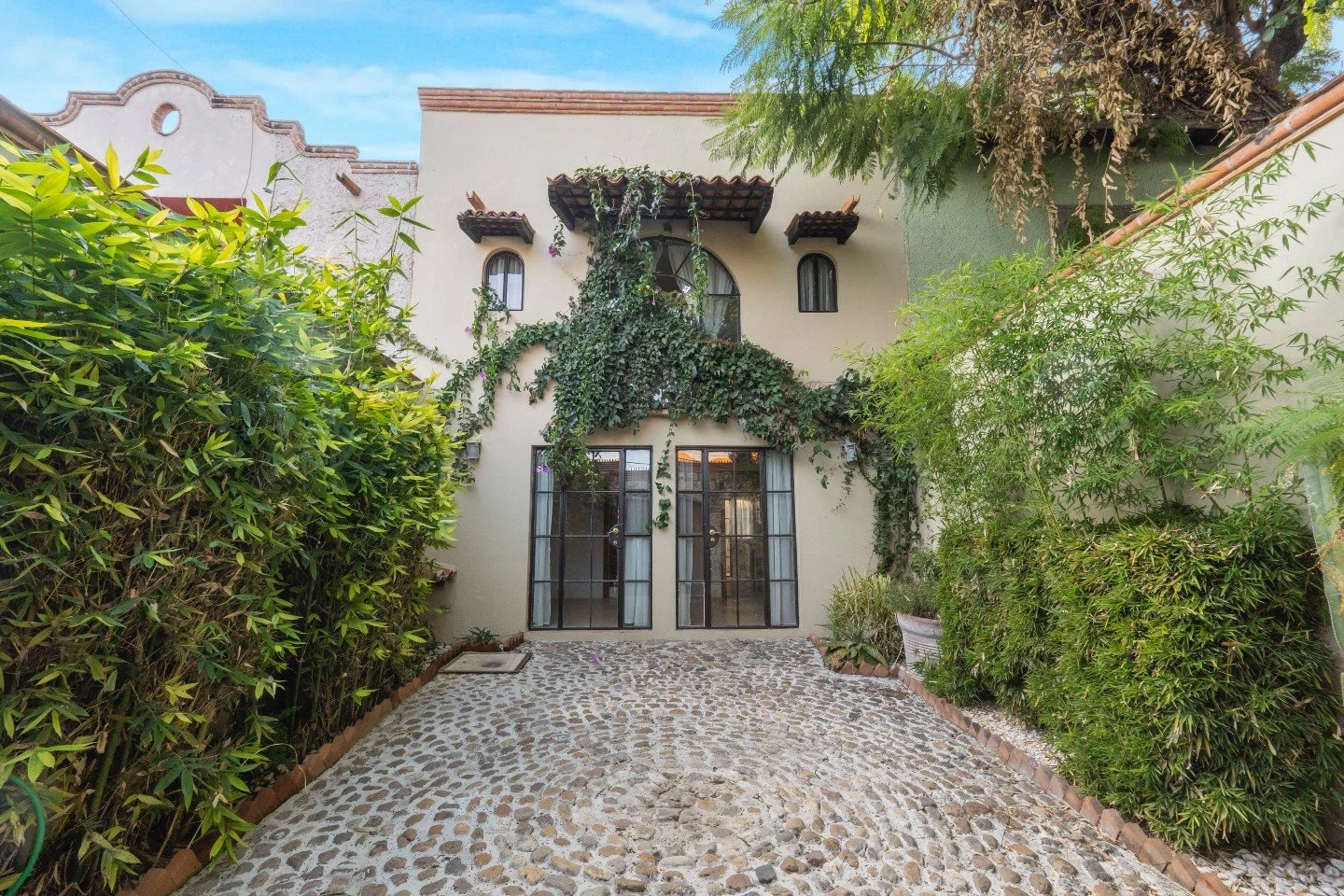 Fotograf&iacute;a inmobiliaria en San Miguel de Allende.

Agenda abierta para nuevos proyectos.
.
.
.
#Fotograf&iacute;aInmobiliaria #RealEstatePhotography #SanMiguelDeAllende #BienesRa&iacute;ces
#CasasEnVenta #RealEstateMarketing