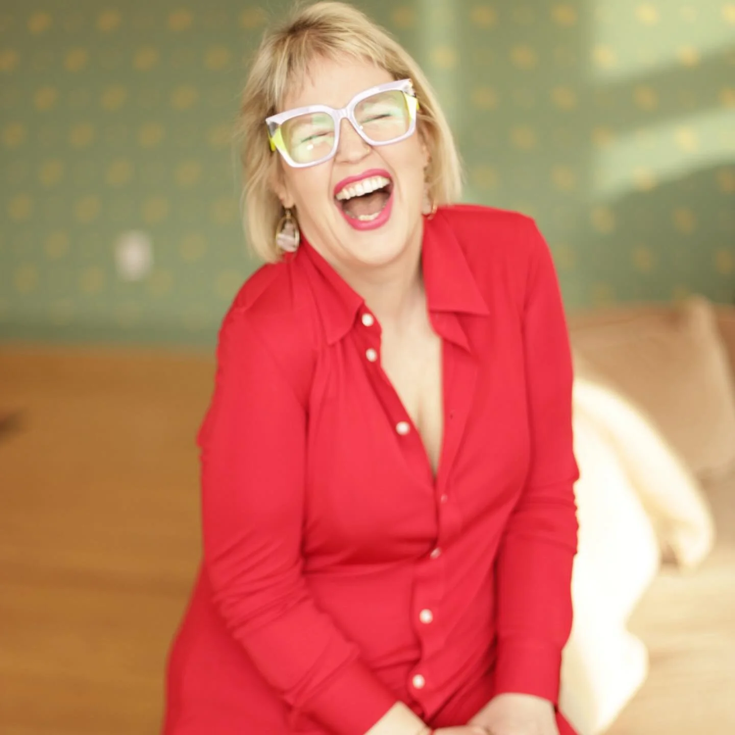 Hi Friday, it&rsquo;s so nice to see you! 

This week, another reminder of this practice, a reminder to hold it lightly, one foot in front of the other, hi, would you like to tango? Projects blowing my mind, taking every chance, pushing to finish lin