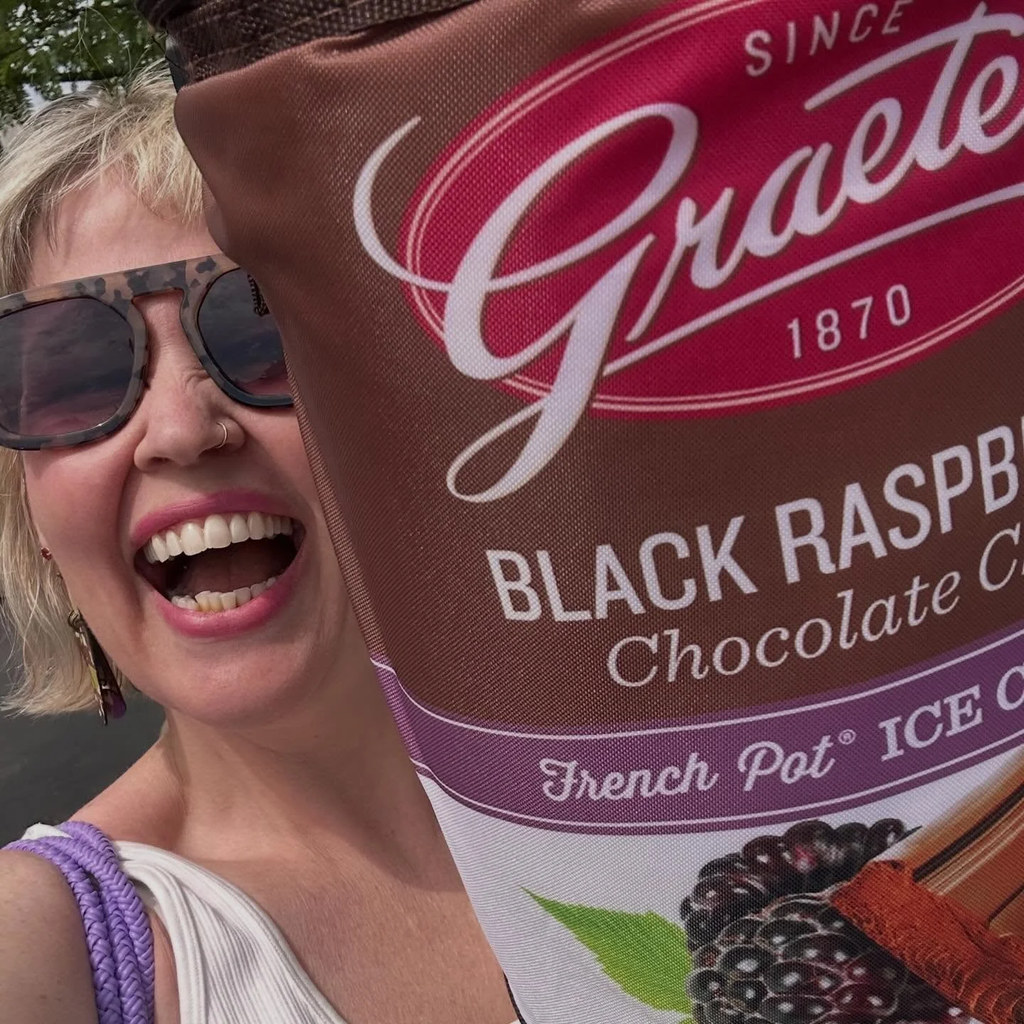 FriYAY! 

Oh, hi 👋🏻 

I am grateful for:
Using the tools in the toolbox 
Asking for help 
Whoa, brain, back on line. 
Coachella, did she enjoy beiberchella absolutely- who knew 
Thrifting 
Chicken wine 
Friends 🫶🏼 all the company 
Goodness, back 