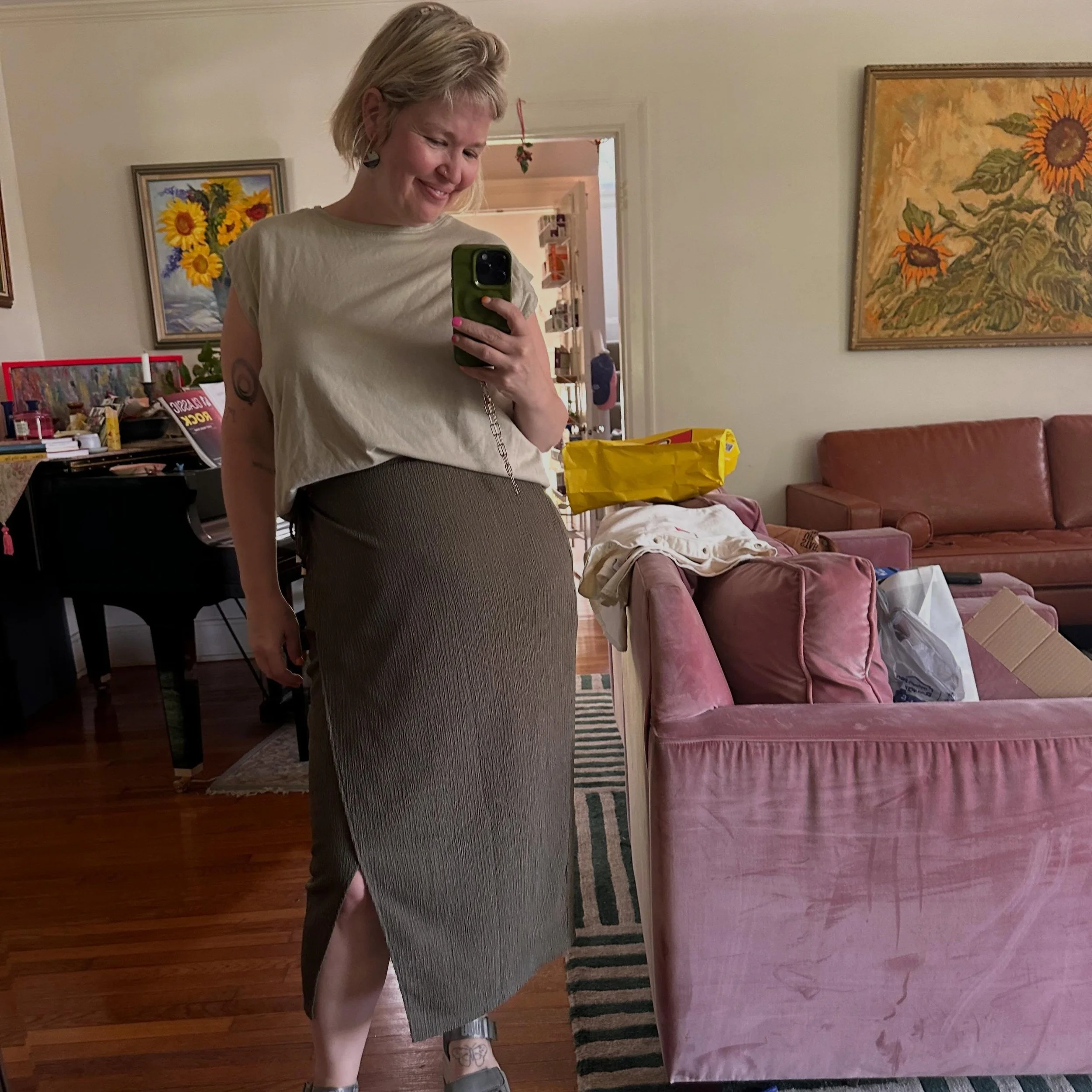 Oh me oh my, I loved getting back to work and hellooooooo Friday! 

I am grateful for &hellip; 
Rest, rotting, tv, turning it off
The rain did stop 
Front porch sits 
MAY IS ALMOST OVER 💯🥇we made it 
A week of celebrations! 
Time with my team, stop