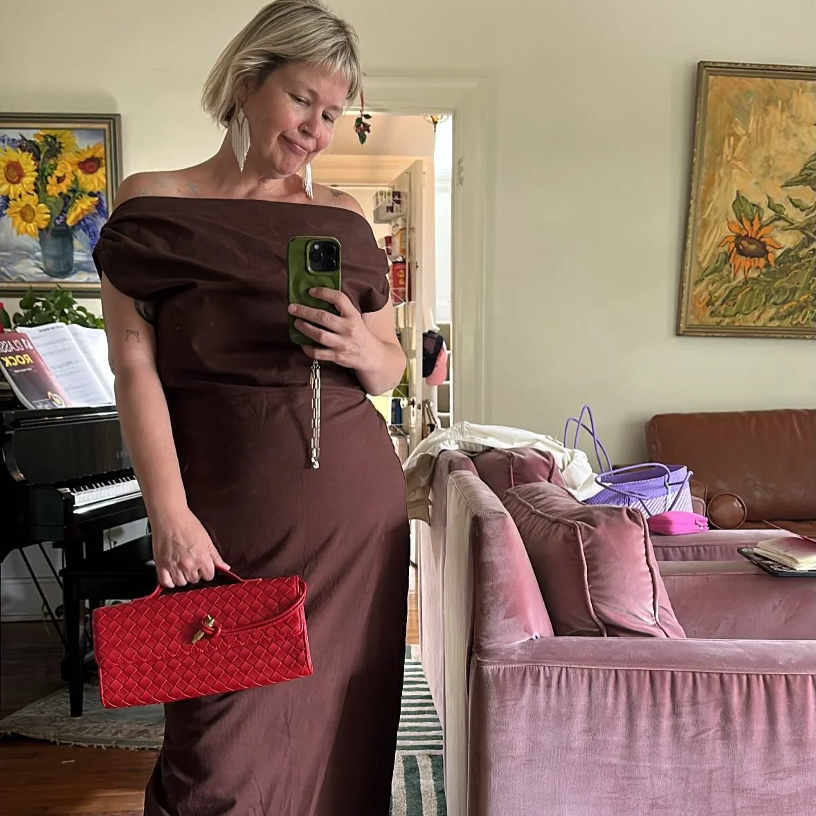 Fridayyyyyyyy!! 

I am grateful for:
This practice, it&rsquo;s always here 
What. A. Weekend, a Saturday roadtrip that included a water side lunch, a tiny town strawberry fest and a perfect antique market! 
The great catch up with @abbyroseagain 
Cat