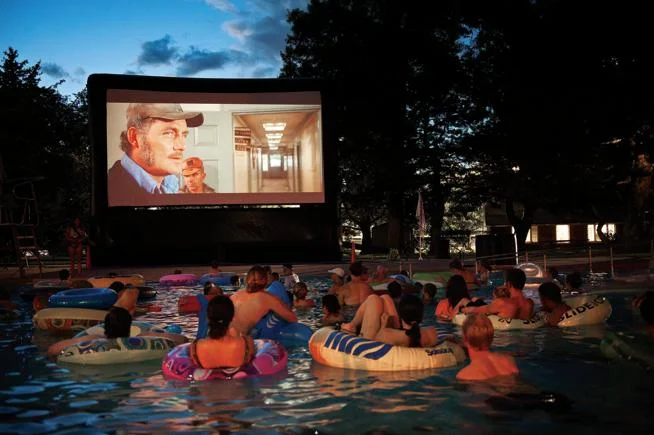 mequon+pool+party+outdoor+movie+screen+rental.jpg