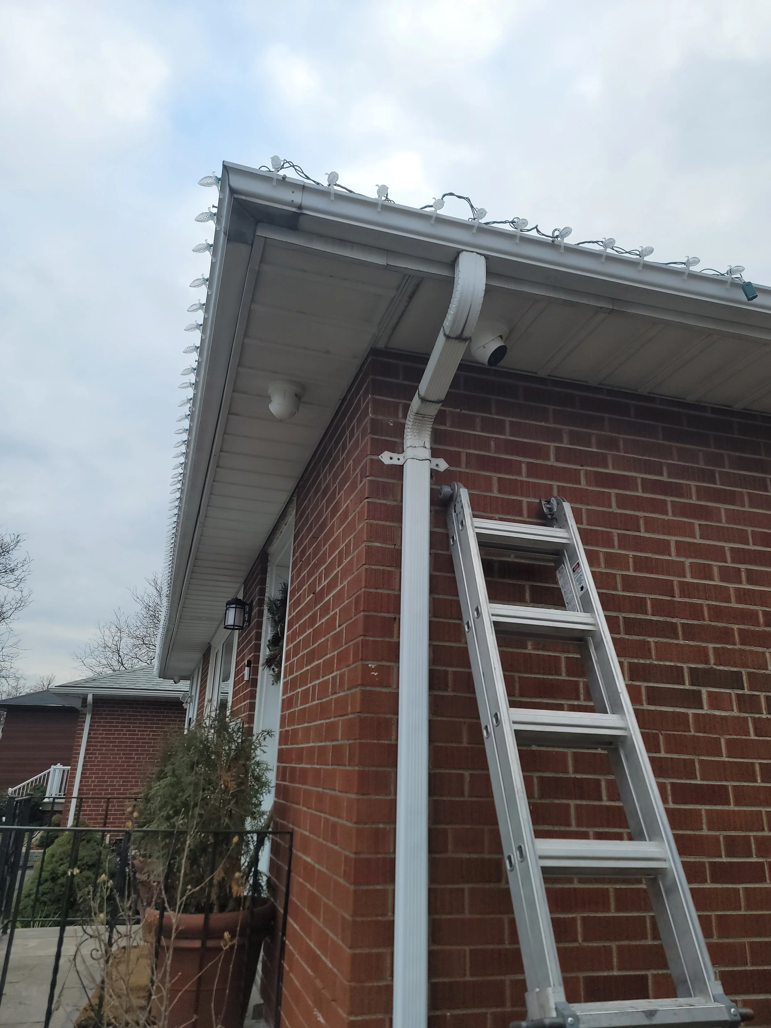 mounted security cameras