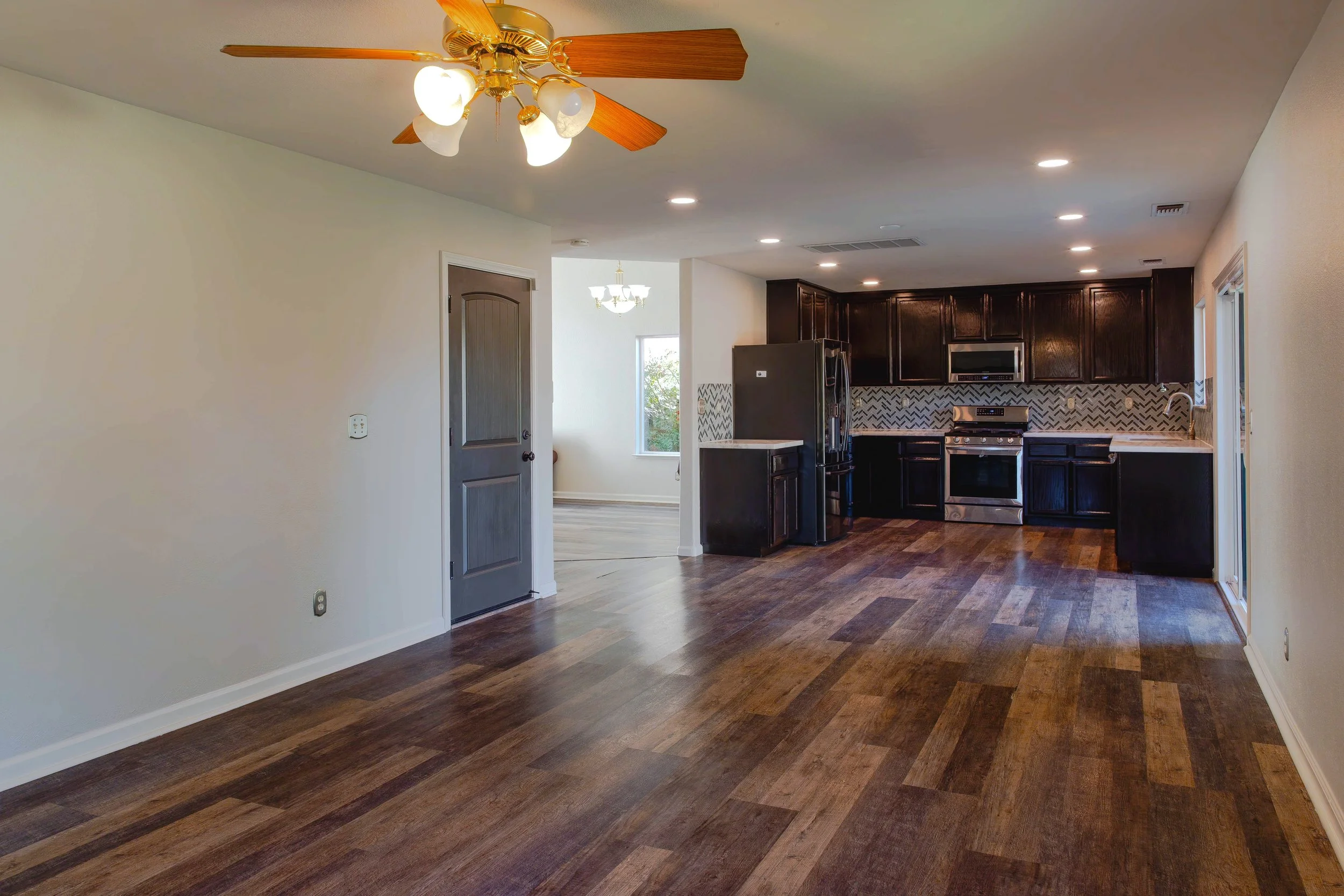 1103 JohnWay Dr-15 LvngRm 2.jpg