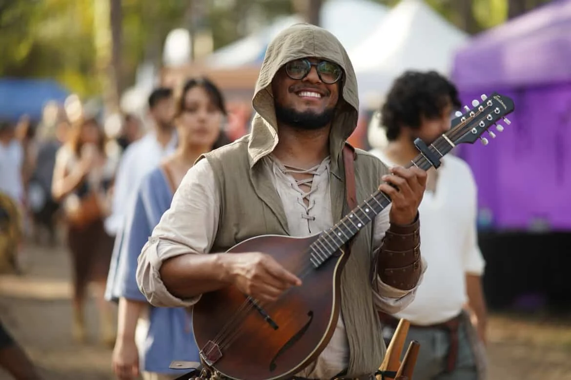 london pose with lute.jpg