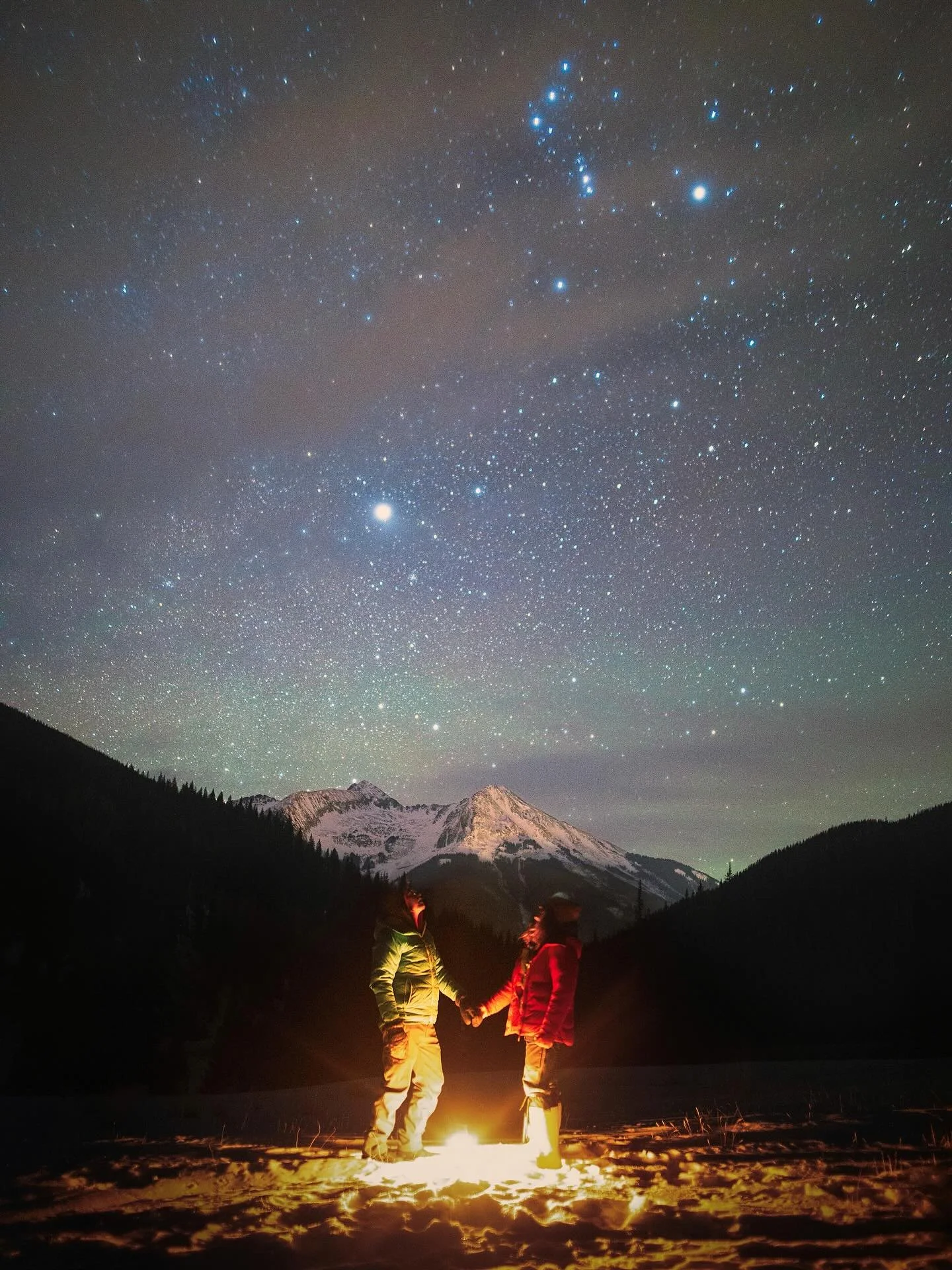 Night shooting is the absolute best&mdash;and adding people in to the mix makes it such a fun challenge!

Can&rsquo;t wait for Milky Way season! ✨ 

If you&rsquo;re looking for someone to take pictures of you and your partner under the stars, I&rsquo