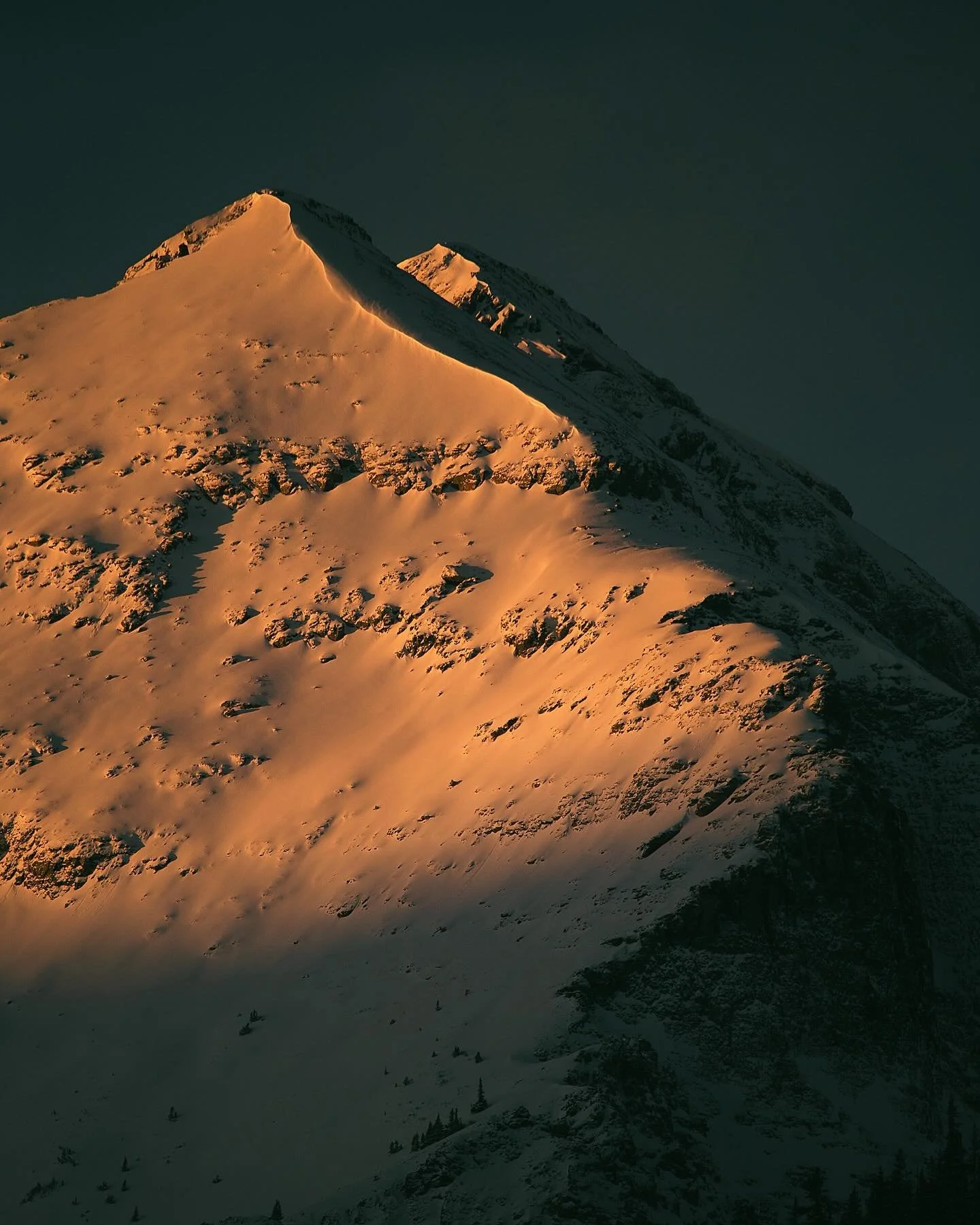 Front yard round up. 🏠 Every single one of these photos but one, was taken from my front yard. 🏔️

Totally geeking out about how you can see the craters of the moon so well on the second picture. 😍

How amazing is it that we get to live on such a 