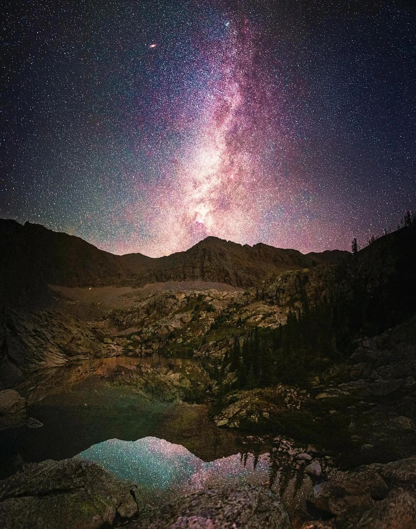 Happy Milky Way Monday! ✨

I almost didn&rsquo;t take my camera gear on this backpacking trip. Night shooting is one of my absolute favorite things, but when you&rsquo;re already carrying a 20+ pound pack with your tent, sleeping bag, food, and cookw