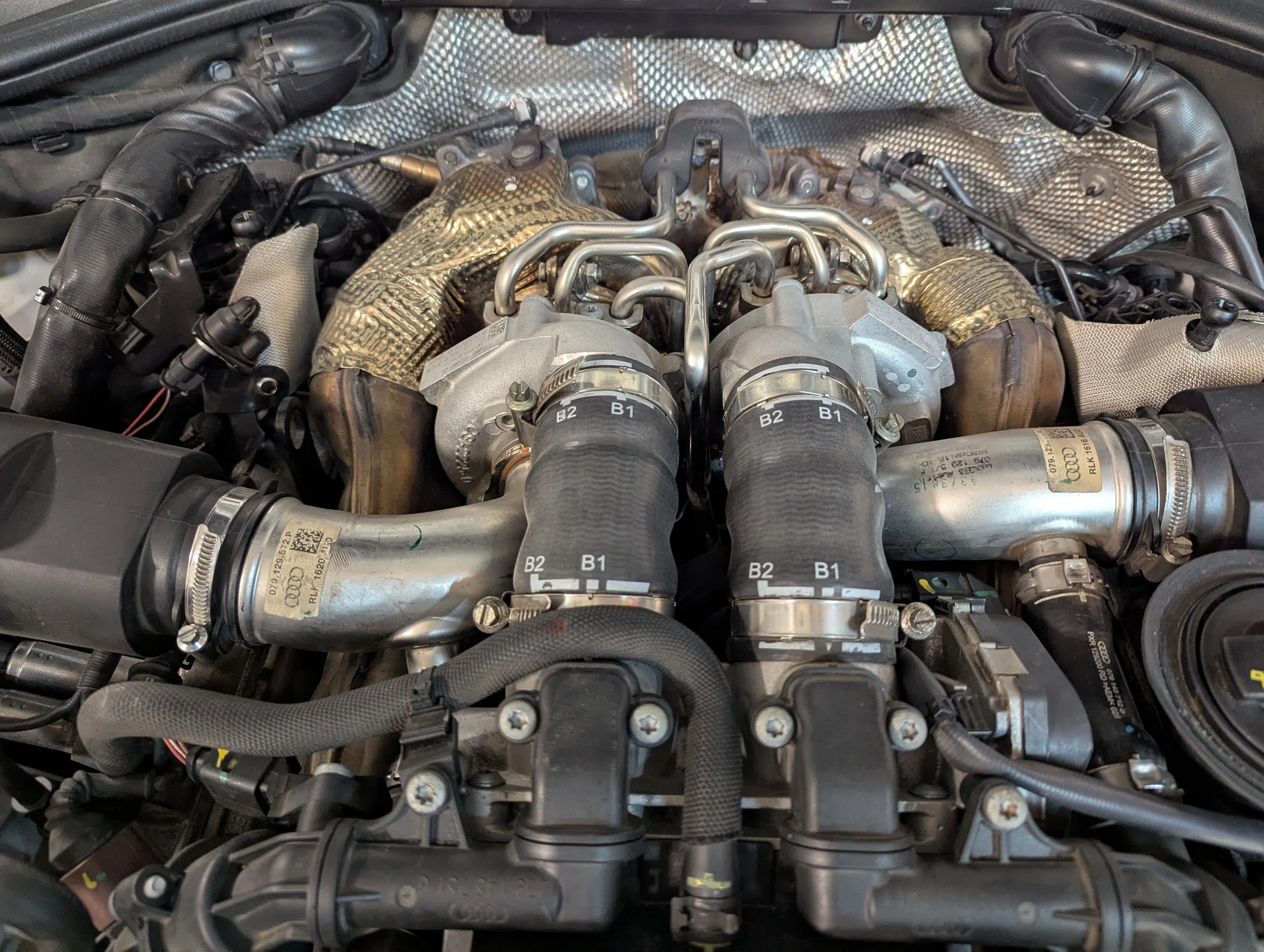 EA888 twin turbocharged 4.0 TFSI engine