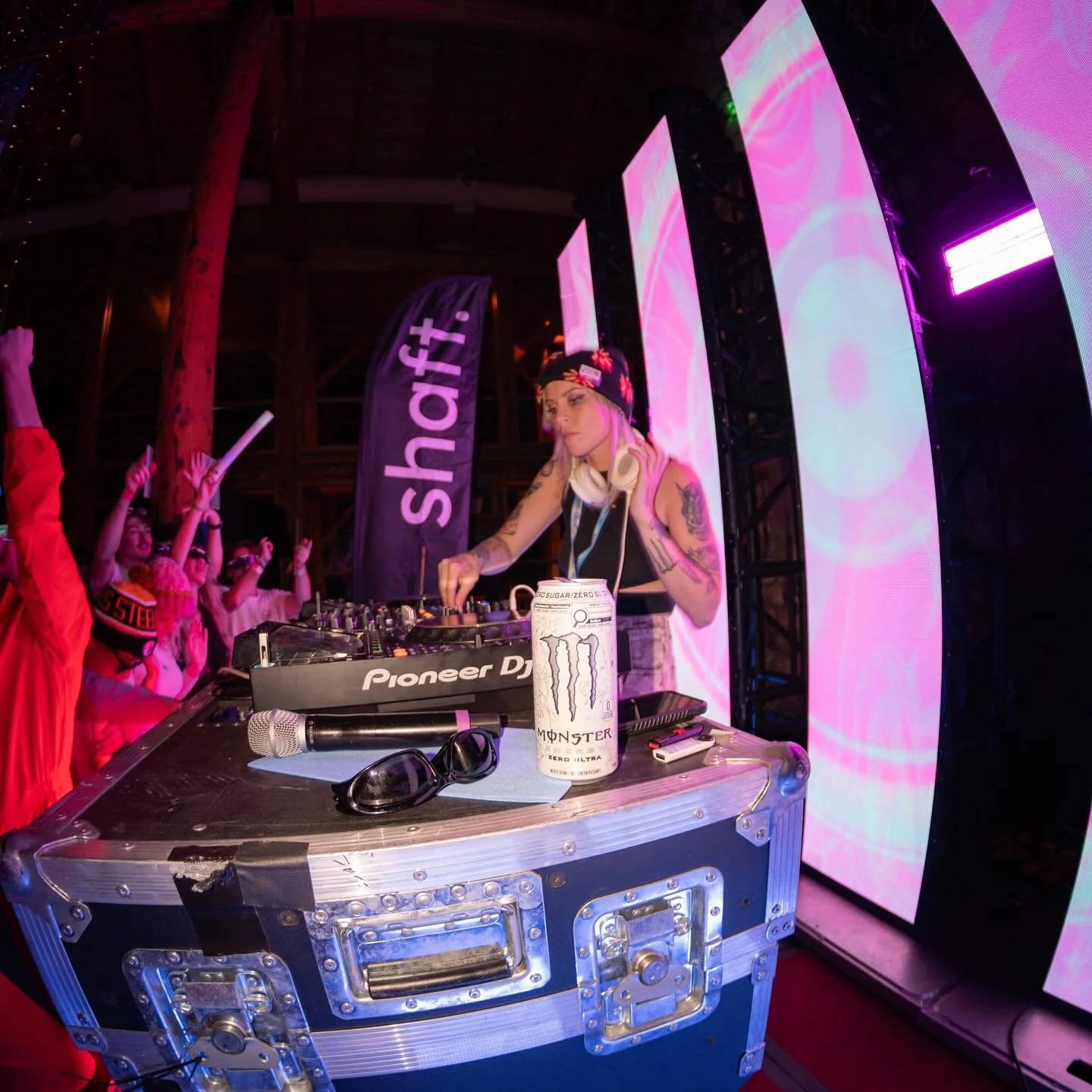 little late post but throwin out some of my favorite parts of lake louise, show was sold out, lake louise is having record breaking snowfall, i met some of the coolest people i&rsquo;ve ever met, etc etc 

IDK WHAT IM DOING BUT ITS INSANELY FUN AND A