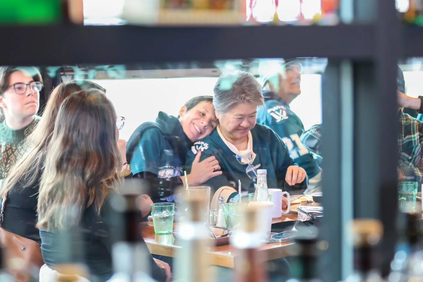 Sunday Brunch vibes at @roughandtumblepub for the @pwhl_torrent watch party. 🏒🌊