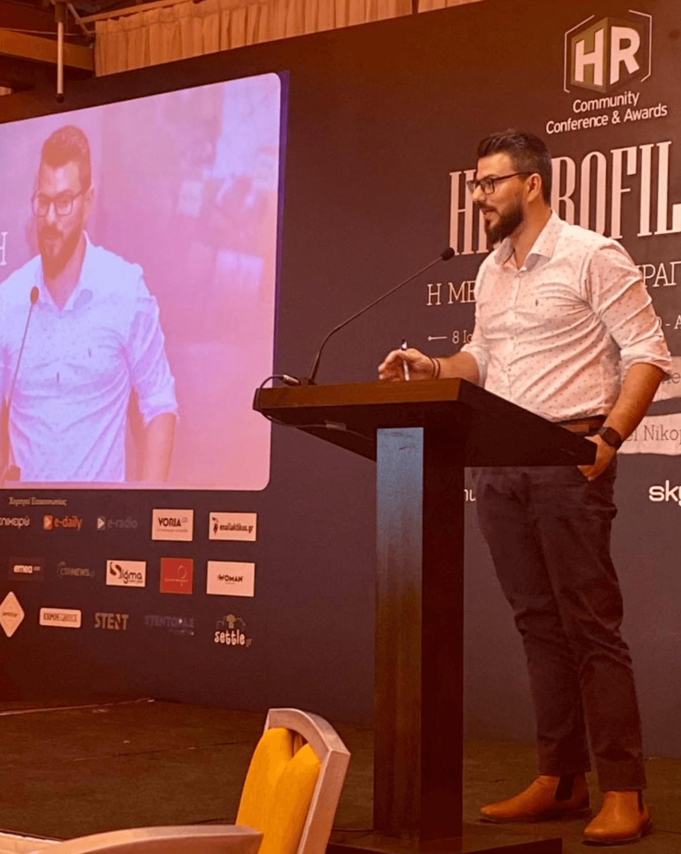 Ο Κωνσταντίνος Ντουρουντάκης της Rethink Life μιλάει σε συνέδριο HR για το Career & Life Coaching στελεχών.