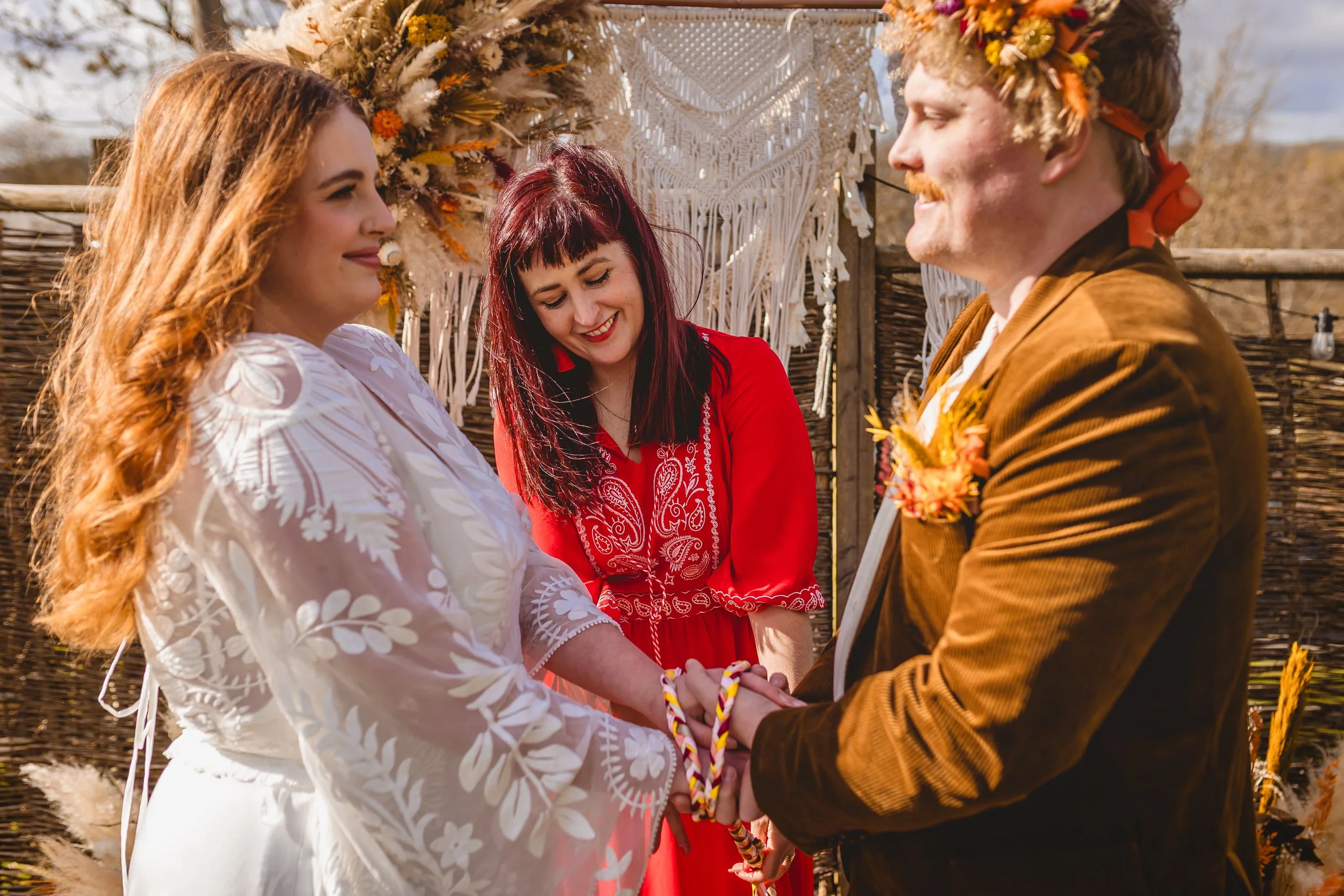 Handfasting bilingual celebrant Elin Edwards