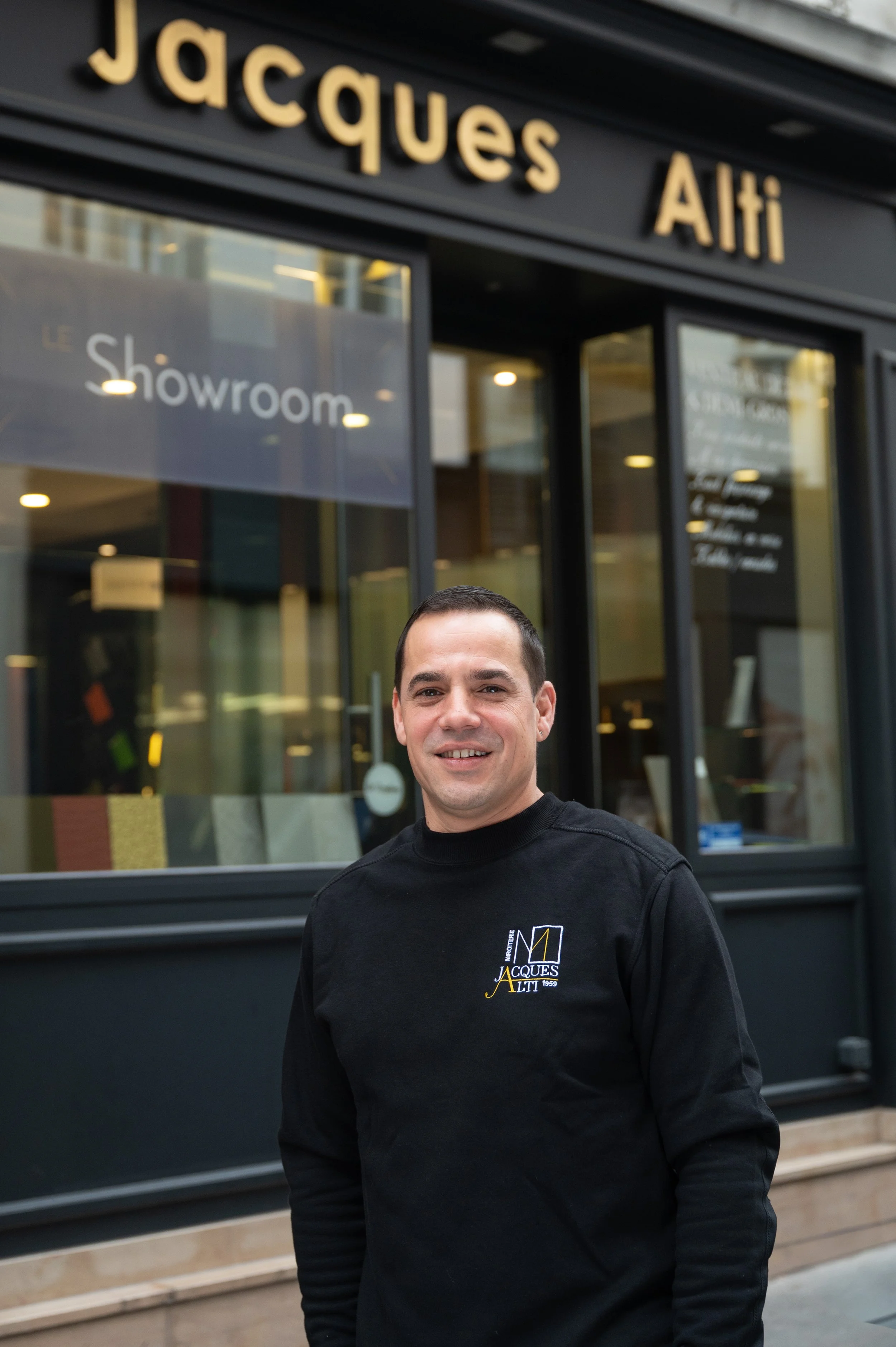 Portrait de Michael Chaves Artisan et responsable commercial miroiterie Jacques Alti
