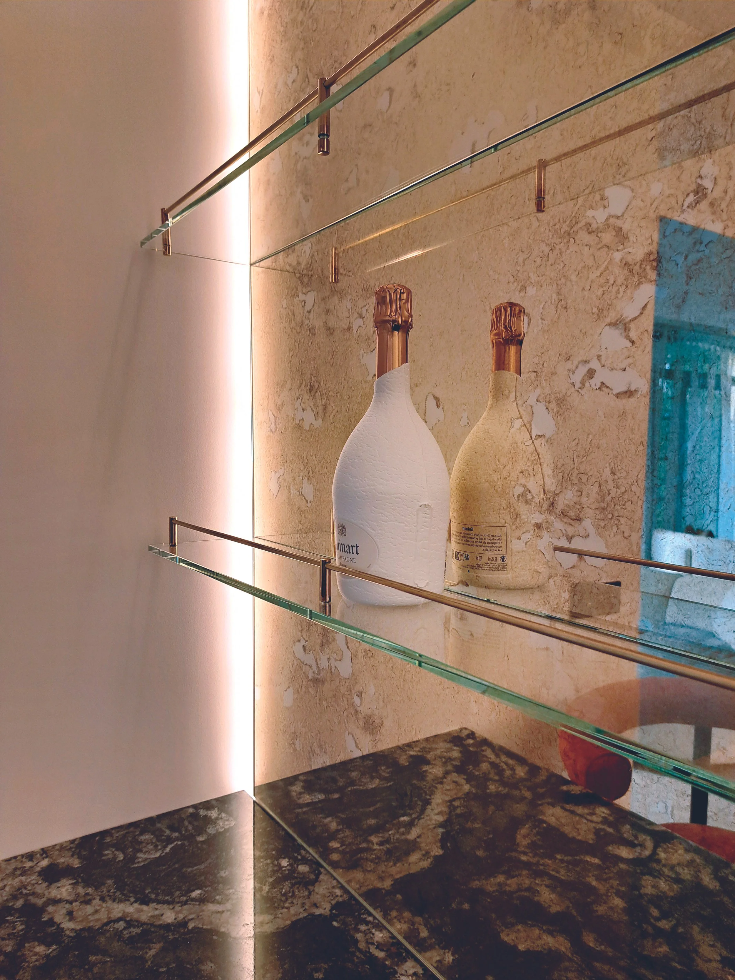 Étagère en verre transparent