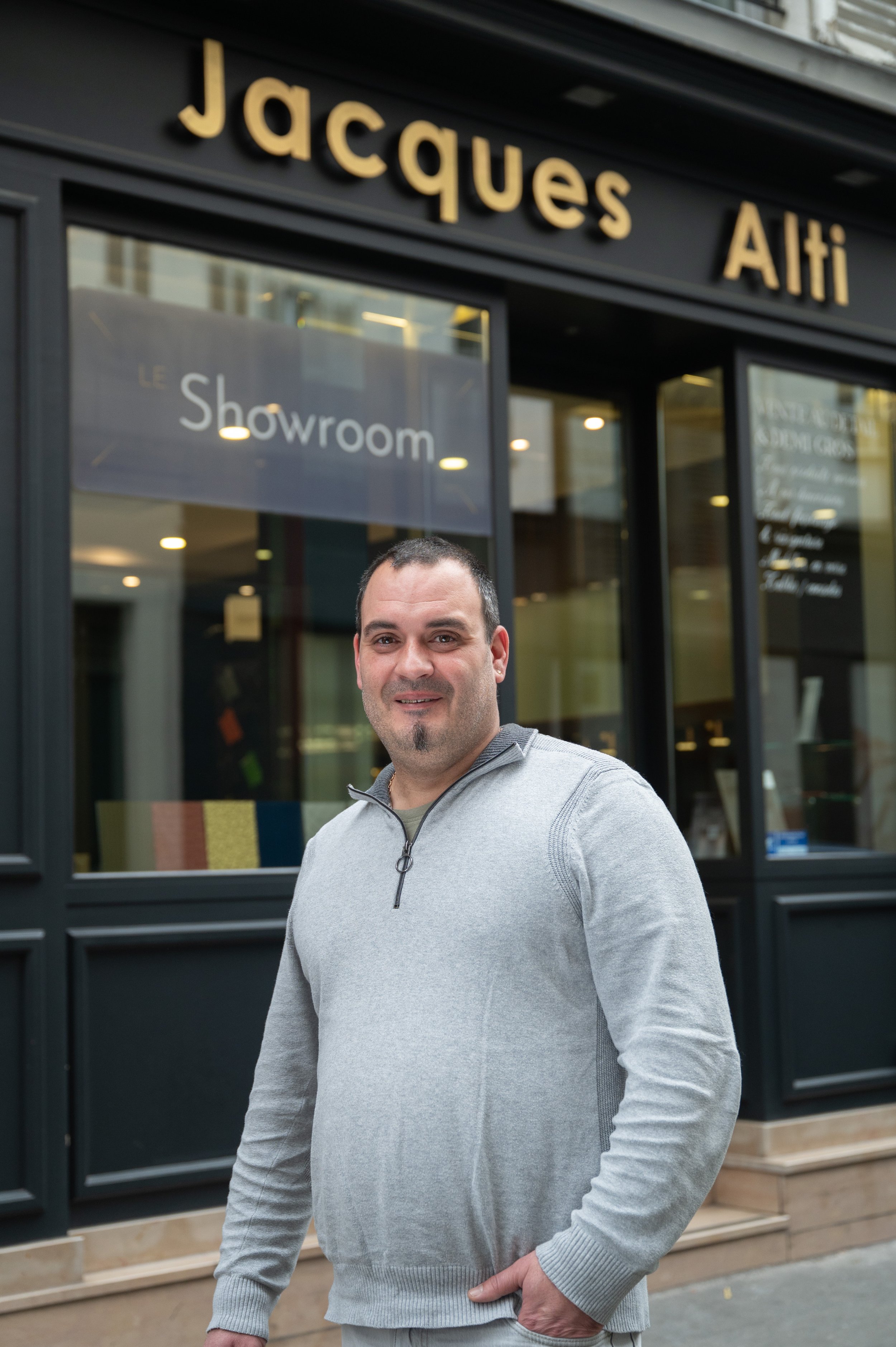 Davy Fernandes Artisan et responsable commercial miroiterie Jacques Alti