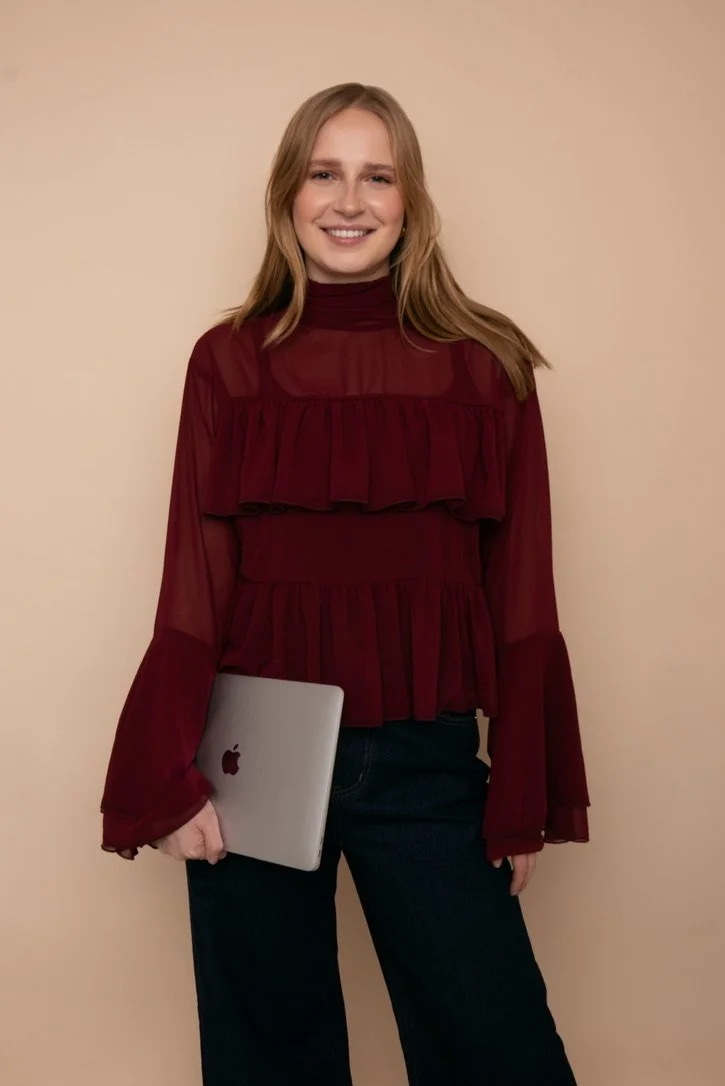 Social media manager holding a laptop, symbolizing a hands-on and strategic approach to content creation.