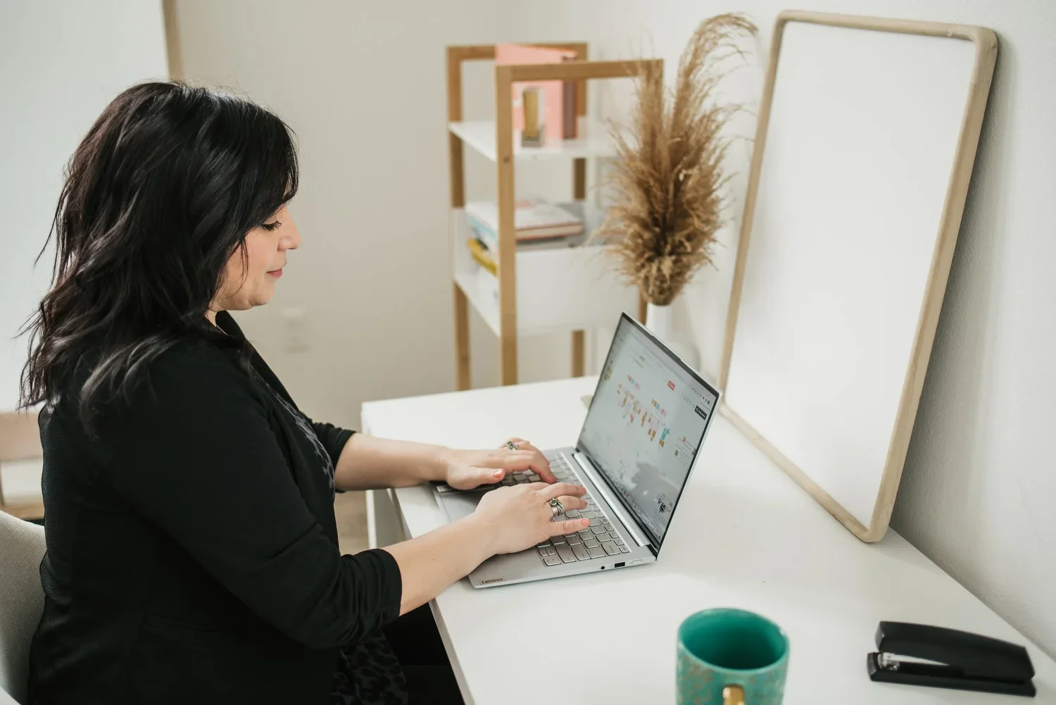 How to Encourage Creative Thinking Within Boundaries - Unlocking Creativity in the Workplace