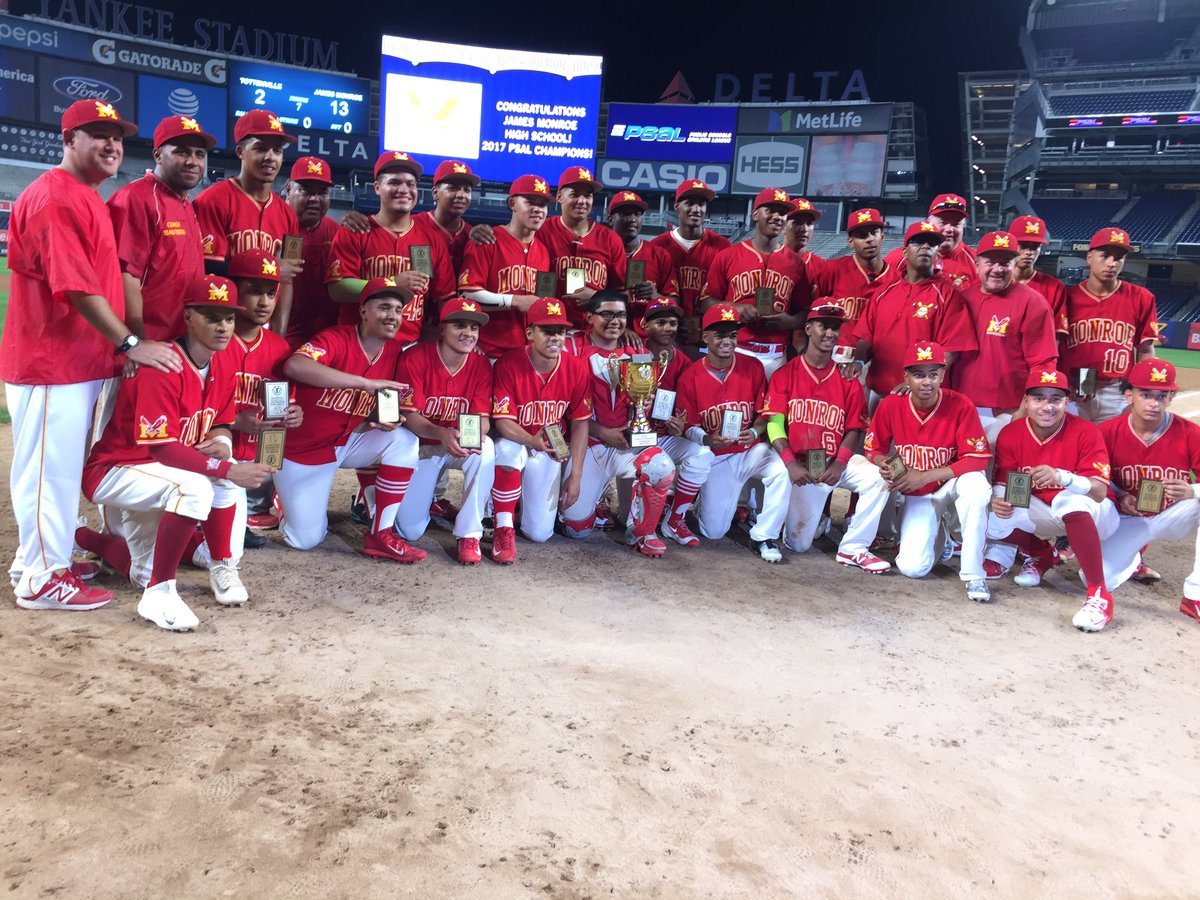 Monroe Baseball Team.jpg