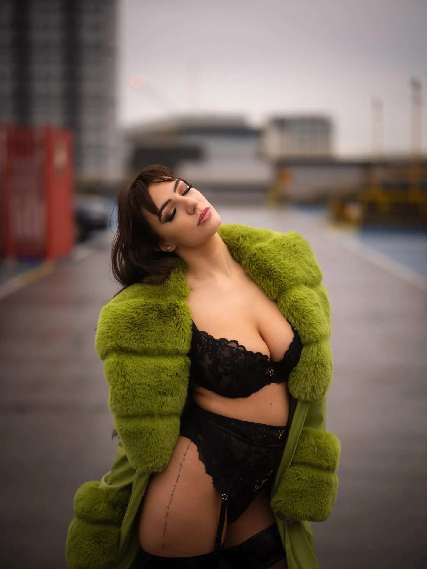 This isn&rsquo;t about being &ldquo;brave enough&rdquo; to do a shoot. That&rsquo;s the lie.
&nbsp;
Confidence isn&rsquo;t a personality trait. It&rsquo;s an environment.
&nbsp;
When the light is intentional, the direction is clear, and the space fee