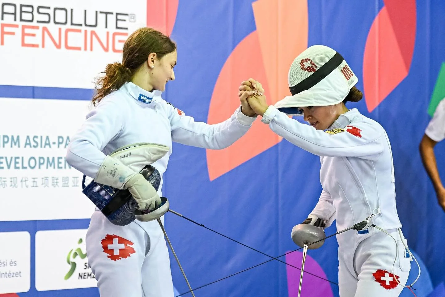 junior world championships - sz&eacute;kesfeh&eacute;rv&aacute;r, hungary🇭🇺 

14th place individually and team silver🥈🌍⭐️
a good fencing during the seeding rounds and a win in the direct elimination in the semifinal got me all the way through to 