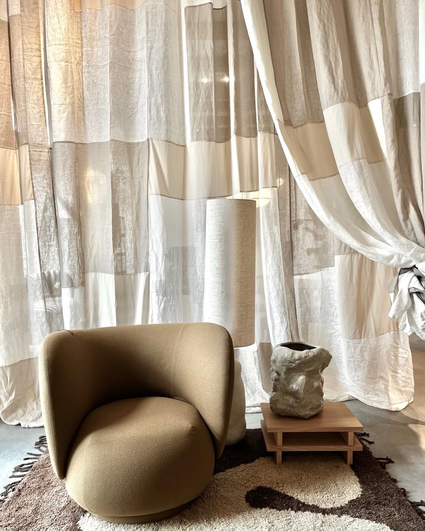 Throwback to Copenhagen, 2023.

A quiet corner that has stayed with us. An armchair, a simple side table, a sculptural vase. Layers of fabric that soften the light, with a rug grounding everything underfoot.

There is a calmness to spaces like this. 