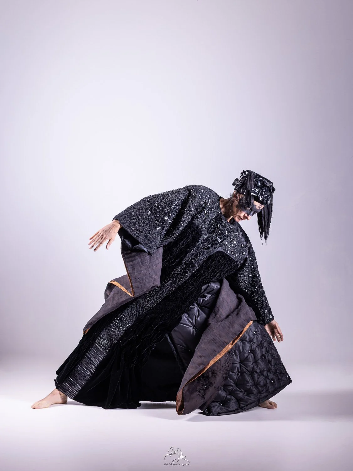 Kimonoshima #3, Dans l'intensité du clair et de l'obscur- création Marie Pourchot-2025- danse: Elsa Decaudin-photo: Alain Scherer