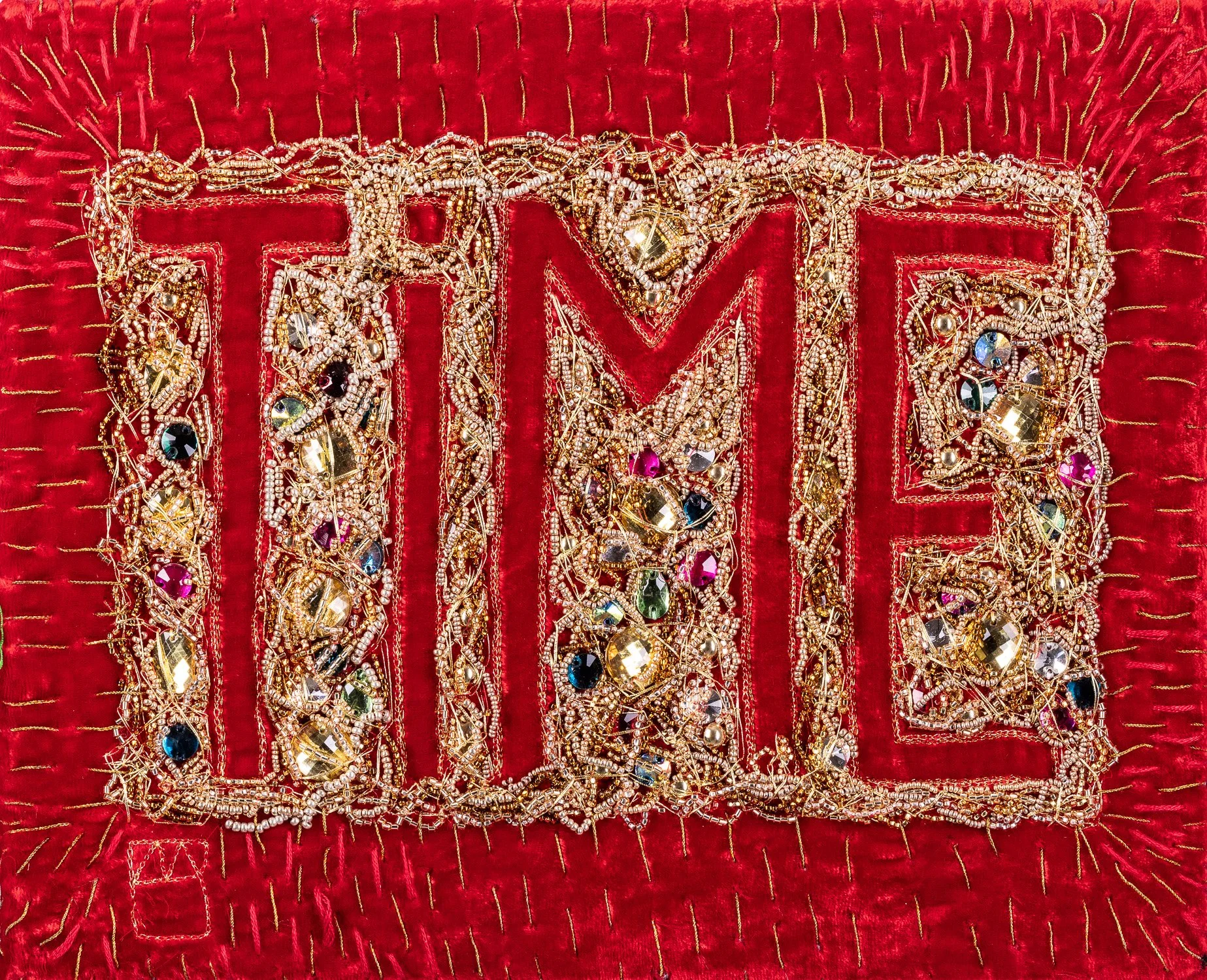 TIME, 
Broderie sur velours de soie
H18,5xL26,5 cm
2024, Photo Alain Scherer