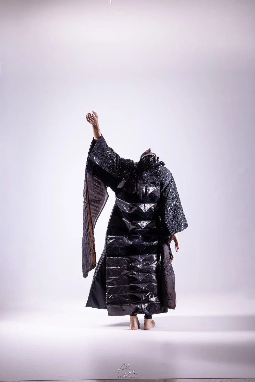 Kimonoshima #3, Dans l'intensité du clair et de l'obscur- création Marie Pourchot-2025- danse: Elsa Decaudin-photo: Alain Scherer