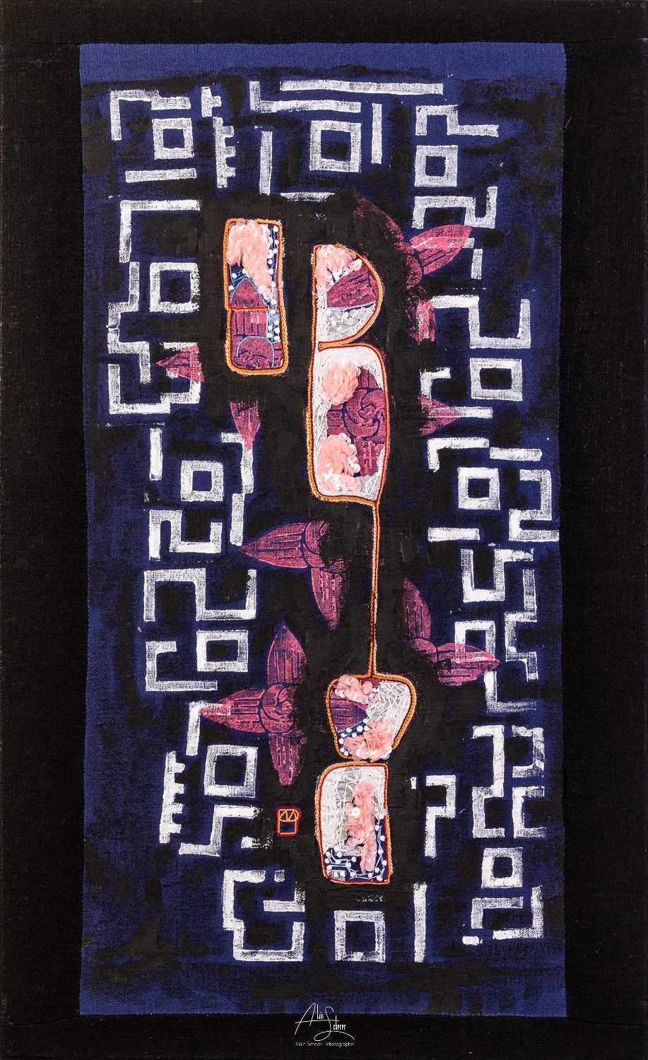 ROSE Broderie sur lin, gravure, peinture, perles, 2025-Création Marie Pourchot-Photo Alain Scherer “Chez moi c’est propre et ça sent la rose” rencontre avec Fatima