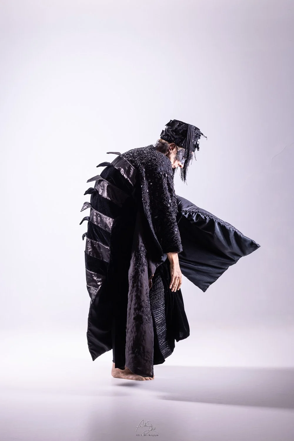 Kimonoshima #3, Dans l'intensité du clair et de l'obscur- création Marie Pourchot-2025- danse: Elsa Decaudin-photo: Alain Scherer