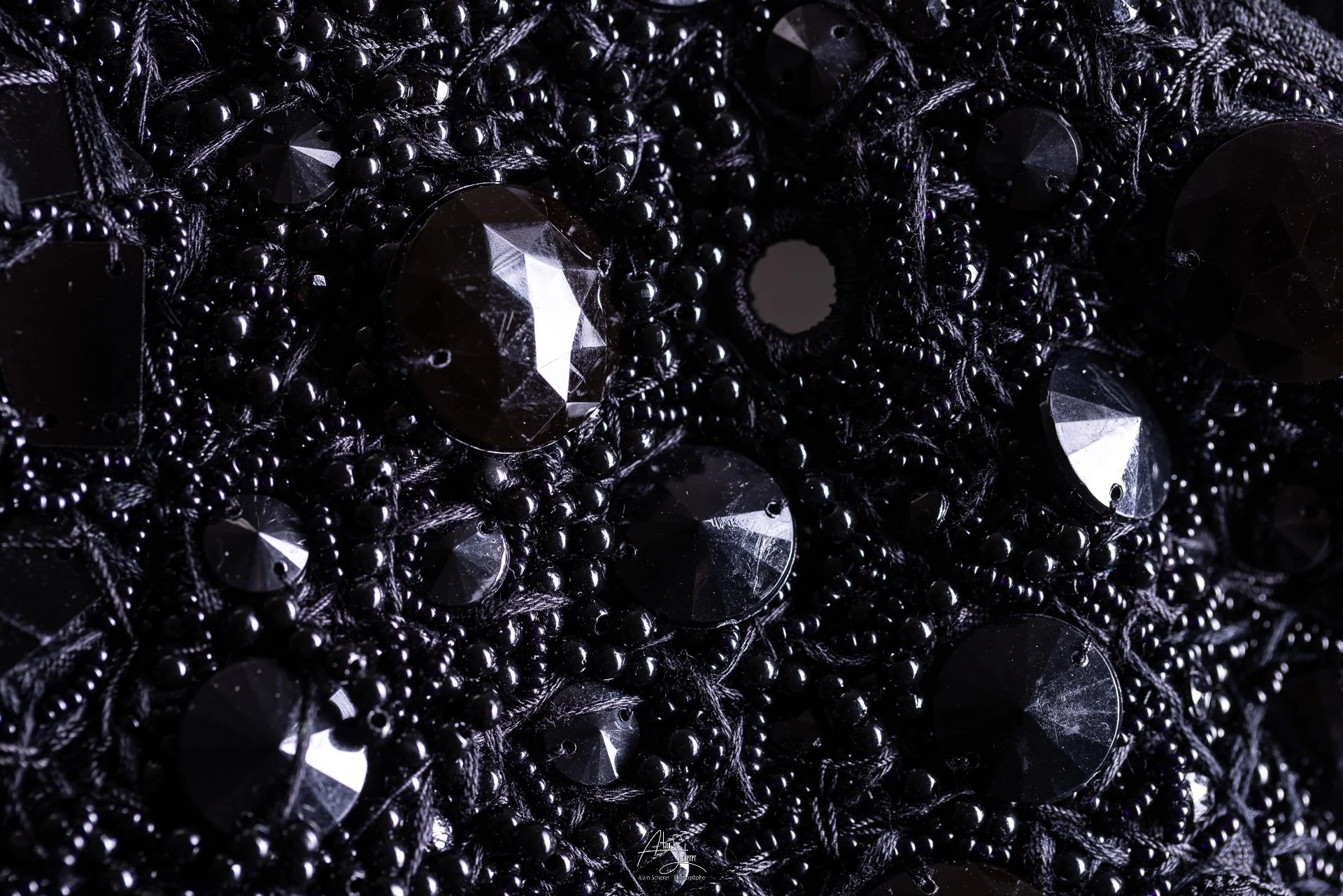 Kimonoshima #3, Dans l'intensité du clair et de l'obscur- création Marie Pourchot-2025- détail-photo: Alain Scherer