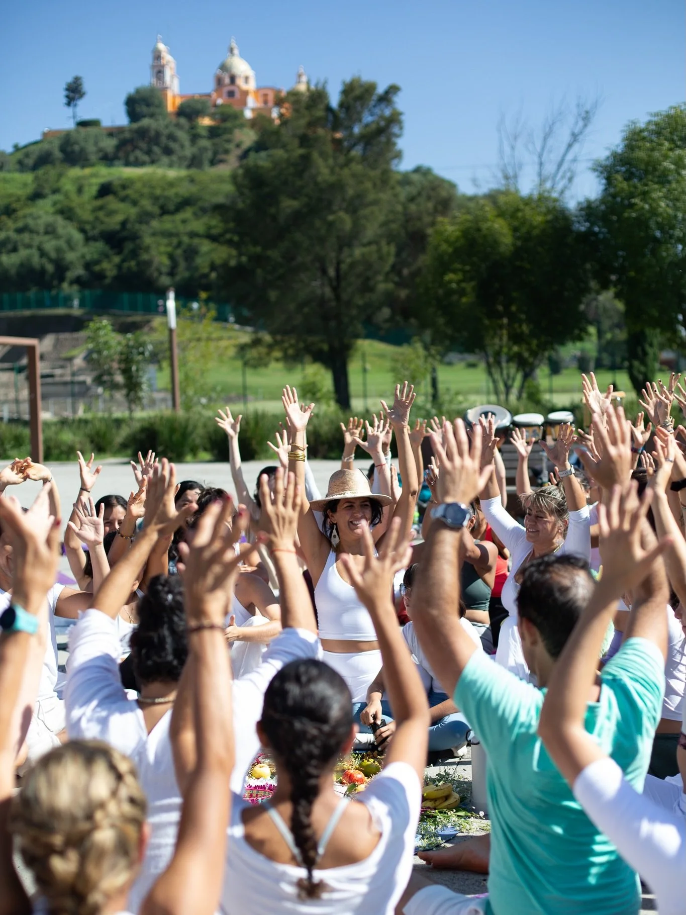 El equinoccio nos recuerda el poder del equilibrio, es el d&iacute;a donde la luz y oscuridad est&aacute;n en perfecta armon&iacute;a ☀️

Es un momento ideal para pausar, cerrar ciclos y sembrar nuevas intenciones. 

🪷108 Surya Namaskar (saludos al 