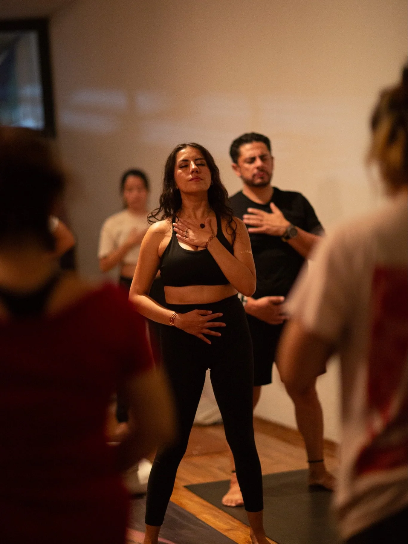 Una comunidad que se siente como un hogar ✨

En Amma Institute compartimos movimiento, pausa, rituales y crecimiento. 

M&aacute;s que clases, creamos espacios para reconectar contigo y sentirte acompa&ntilde;ado en el proceso&hellip;

Fotitos de nue