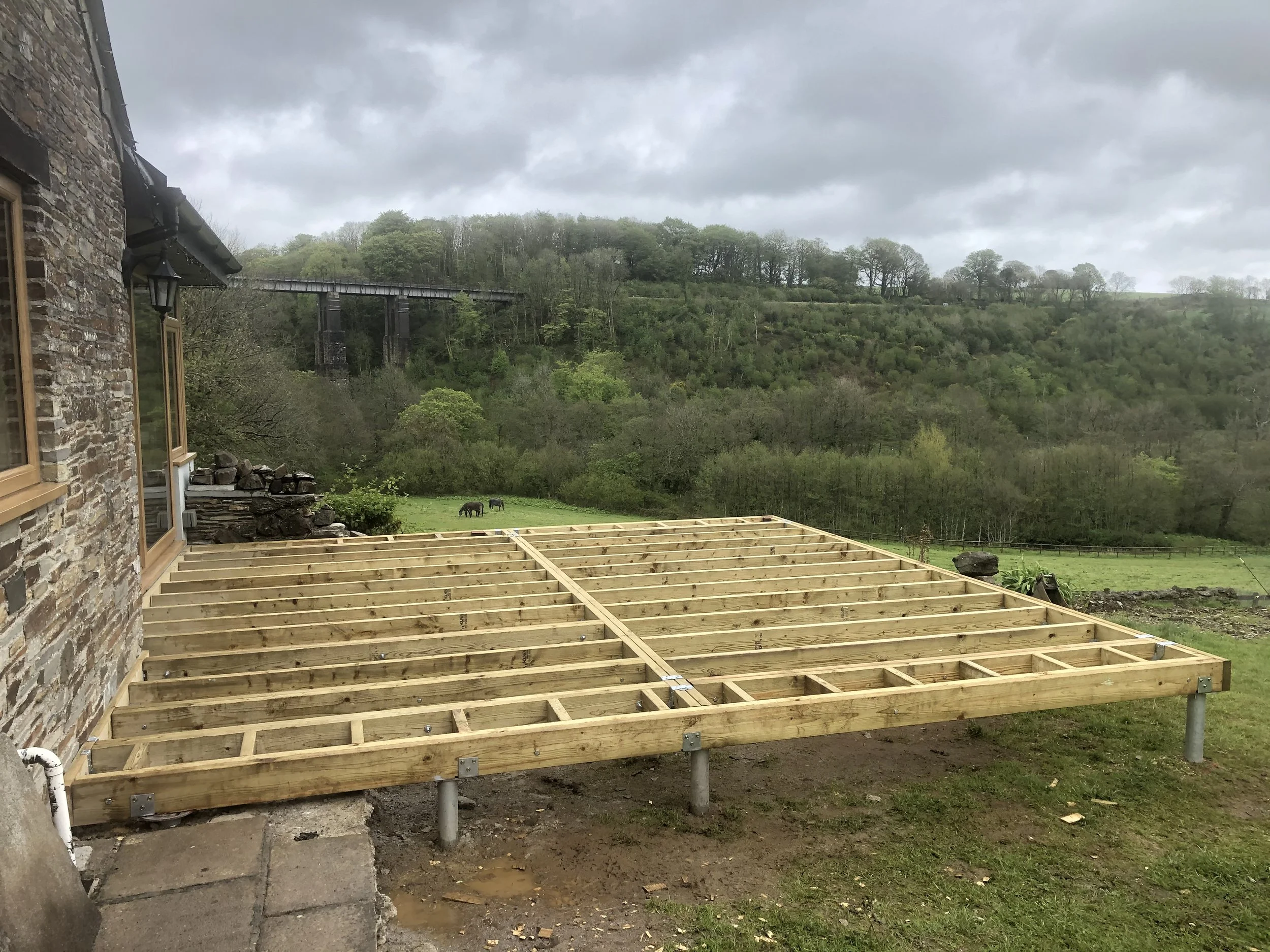 Groundscrew Solutions_gallery_timber bases 2.jpeg