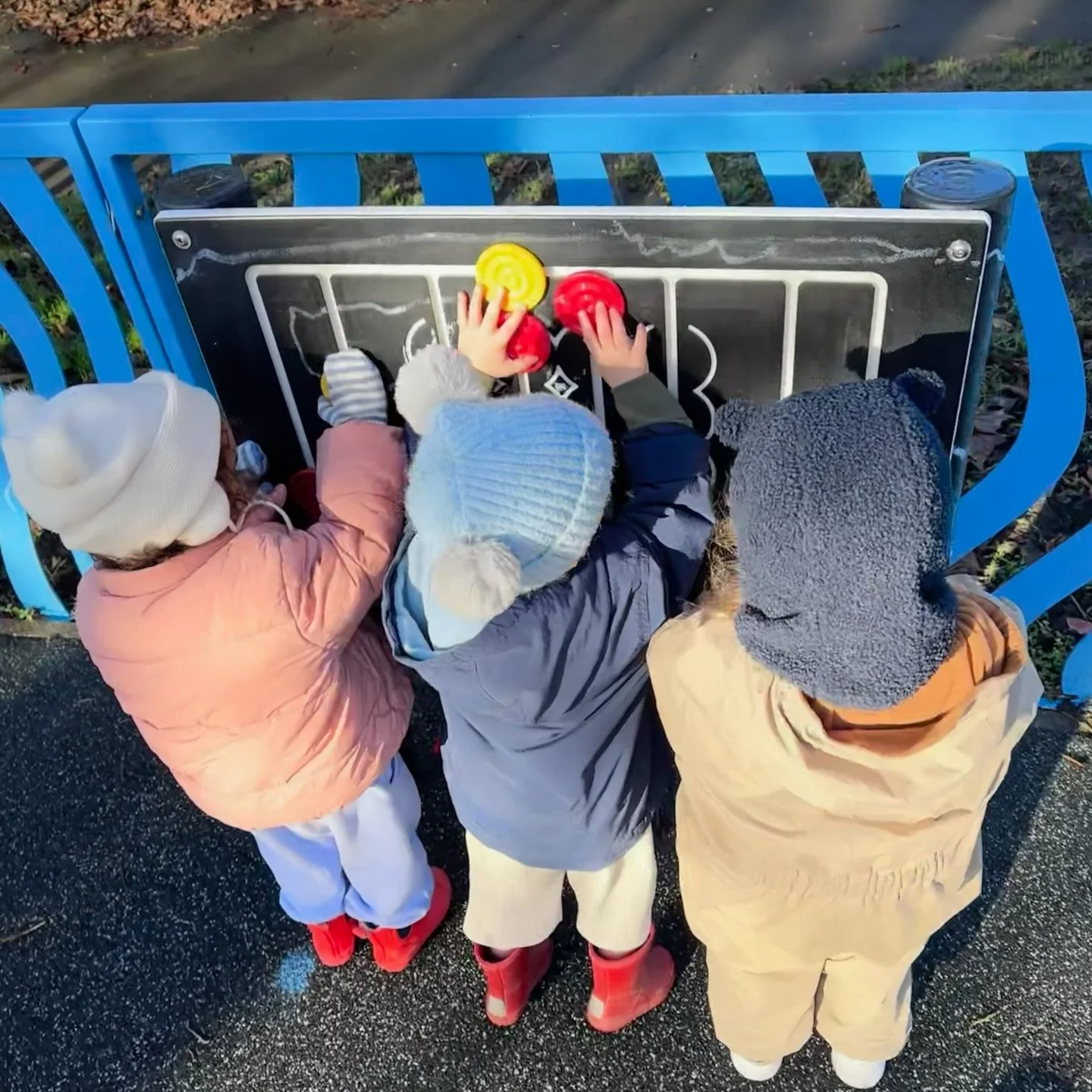 ☀️ Enjoying every moment outdoors!
Whether in our large garden or at the nearby playground, we make the most of being outside. 🌳🛝
When the sun shines, the children have the most fun! #OutdoorPlay  #EYFS #frenchnursery #bilingualnursery #frenchchild