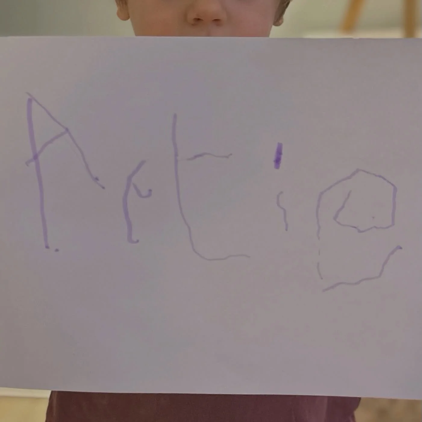 ✏️ Learning to write your name ✏️
Always engaging the children to play, we make sure that they all are school ready. They are so proud of being able to write their name at  just 3 years old. 💛✨ #EarlyWriting  #EYFS #frenchnursery #bilingualnursery #