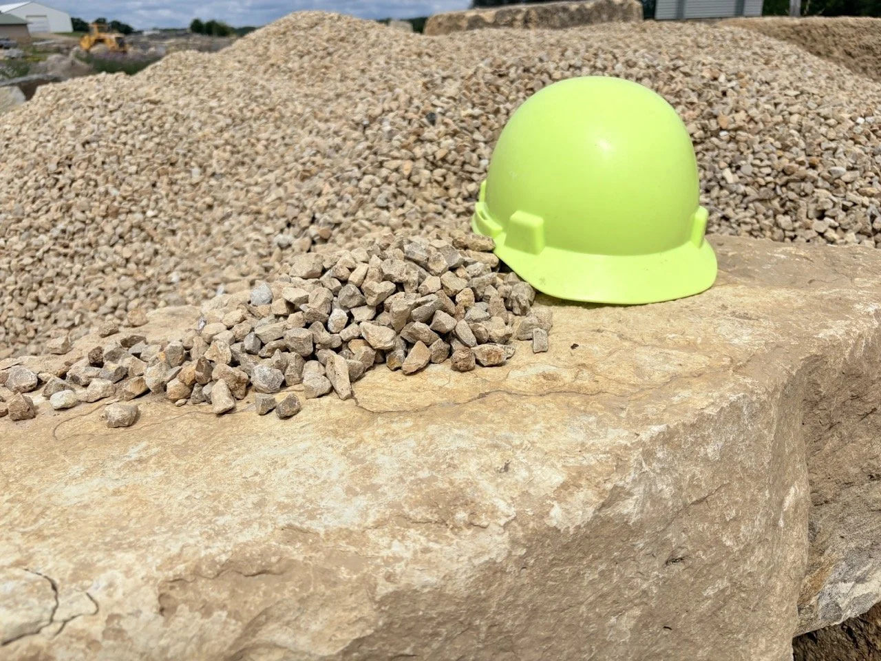 Limestone Buff Chips  1.5"