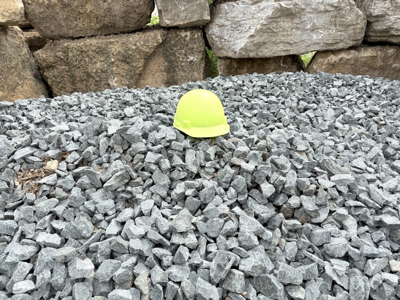 Dresser Trap Rock 1 1/2"