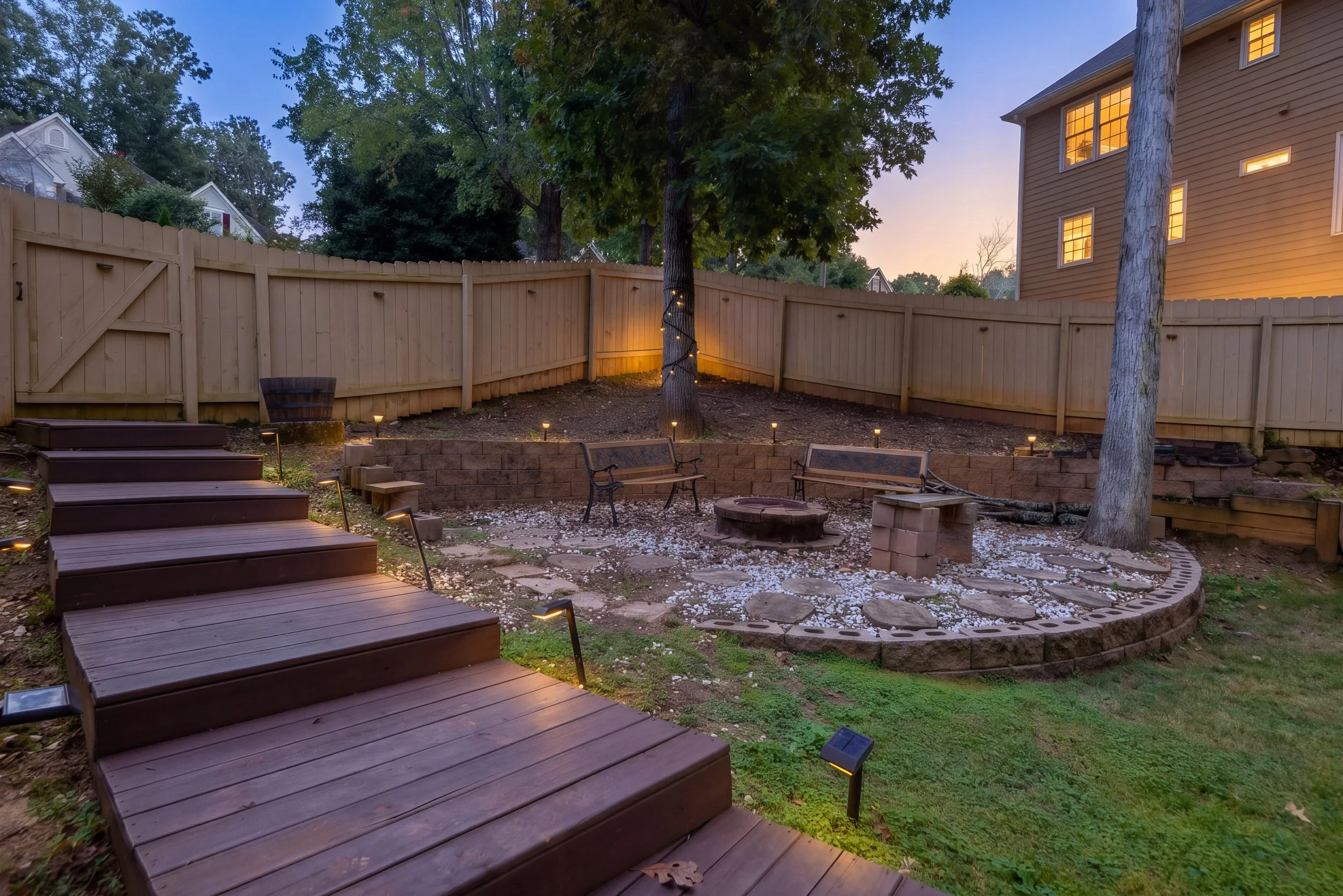 1055_whtrail_fire_pit2_dusk.jpg