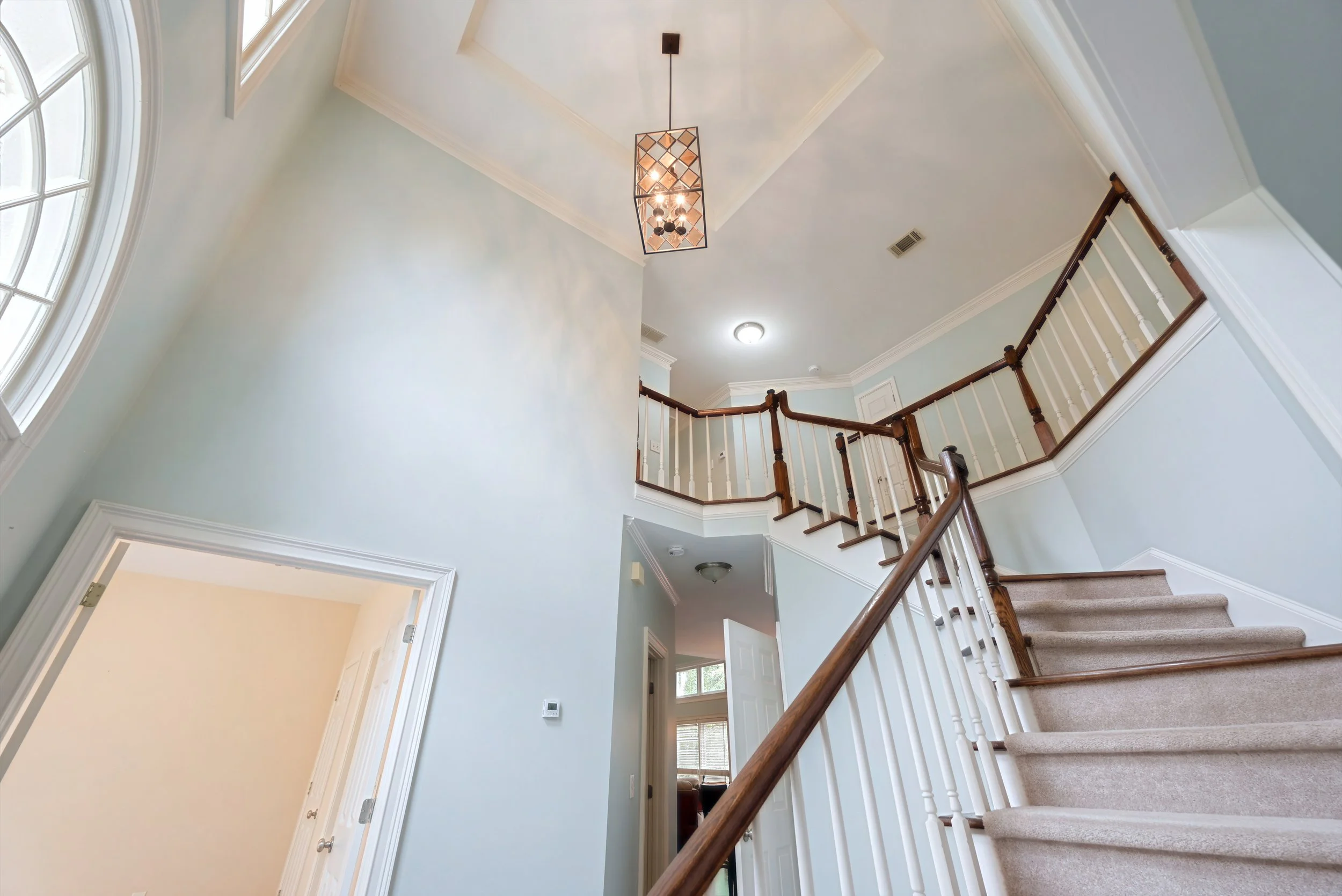 1055_whtrail_foyer3.jpg