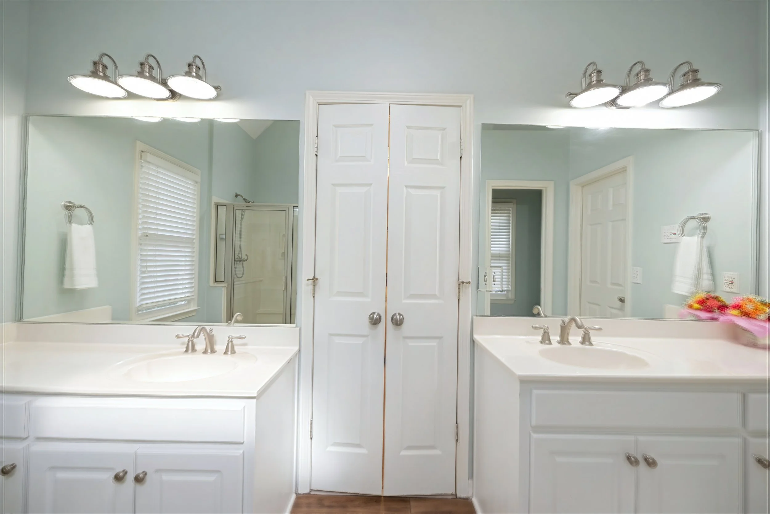 1055_whtrail_master_bath3.jpg