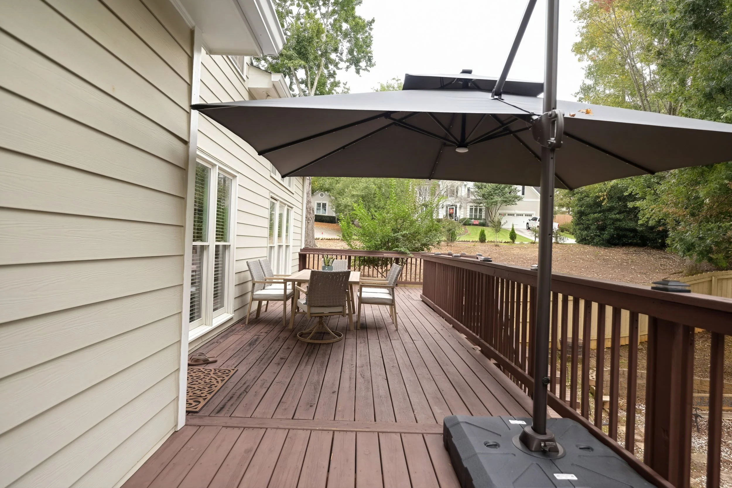 1055_whtrail_deck_2.jpg