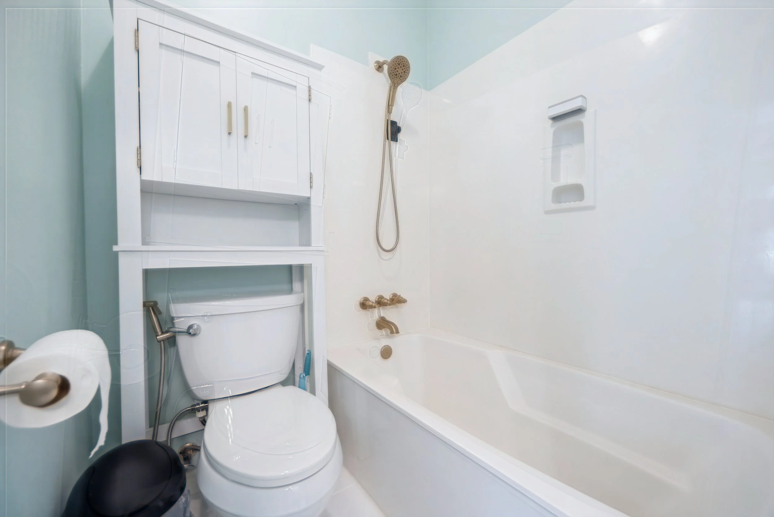 1055_whtrail_guest_bath2.jpg