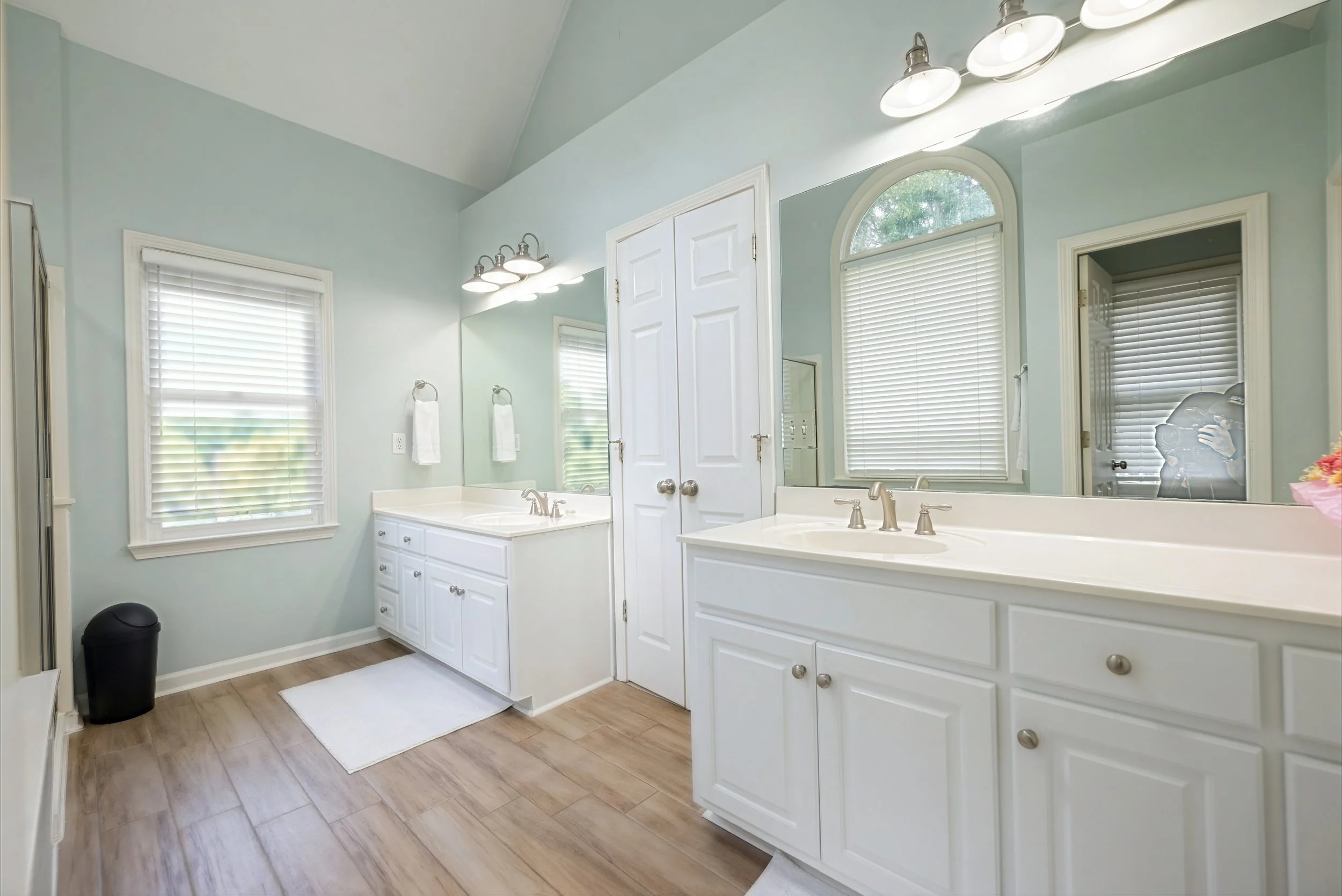 1055_whtrail_master_bath2.jpg