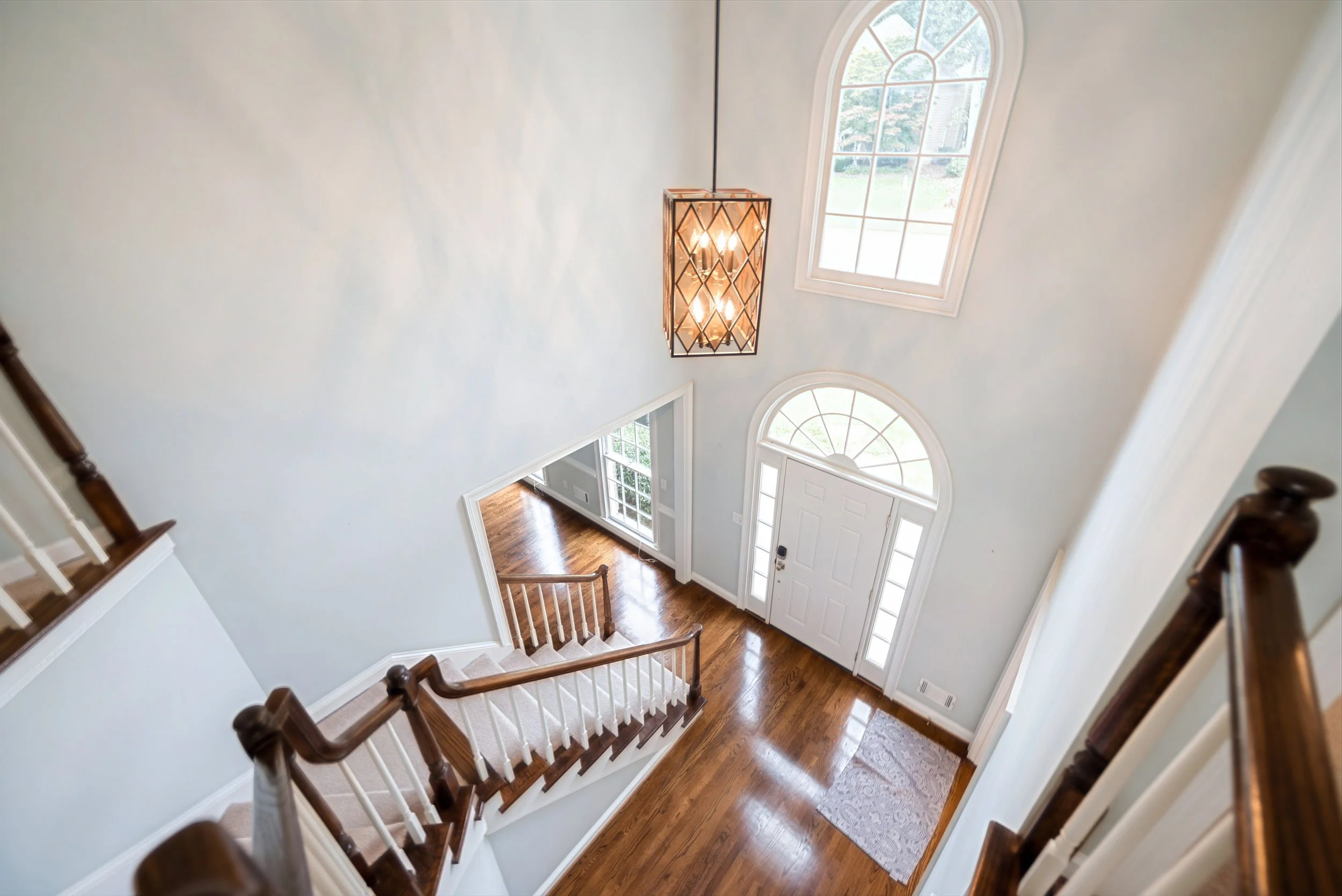 1055_whtrail_foyer 2.jpg