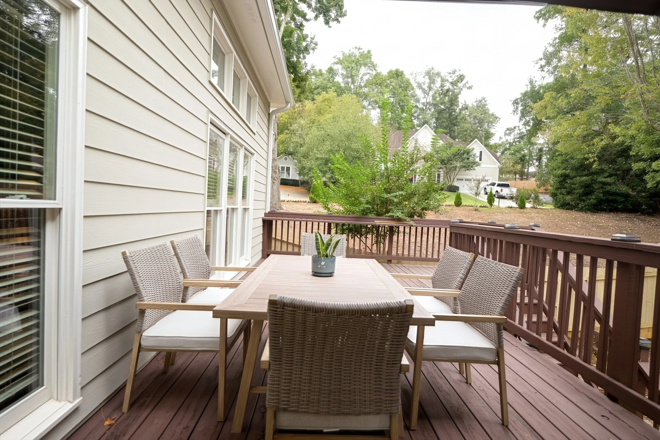 1055_whtrail_deck_3.jpg