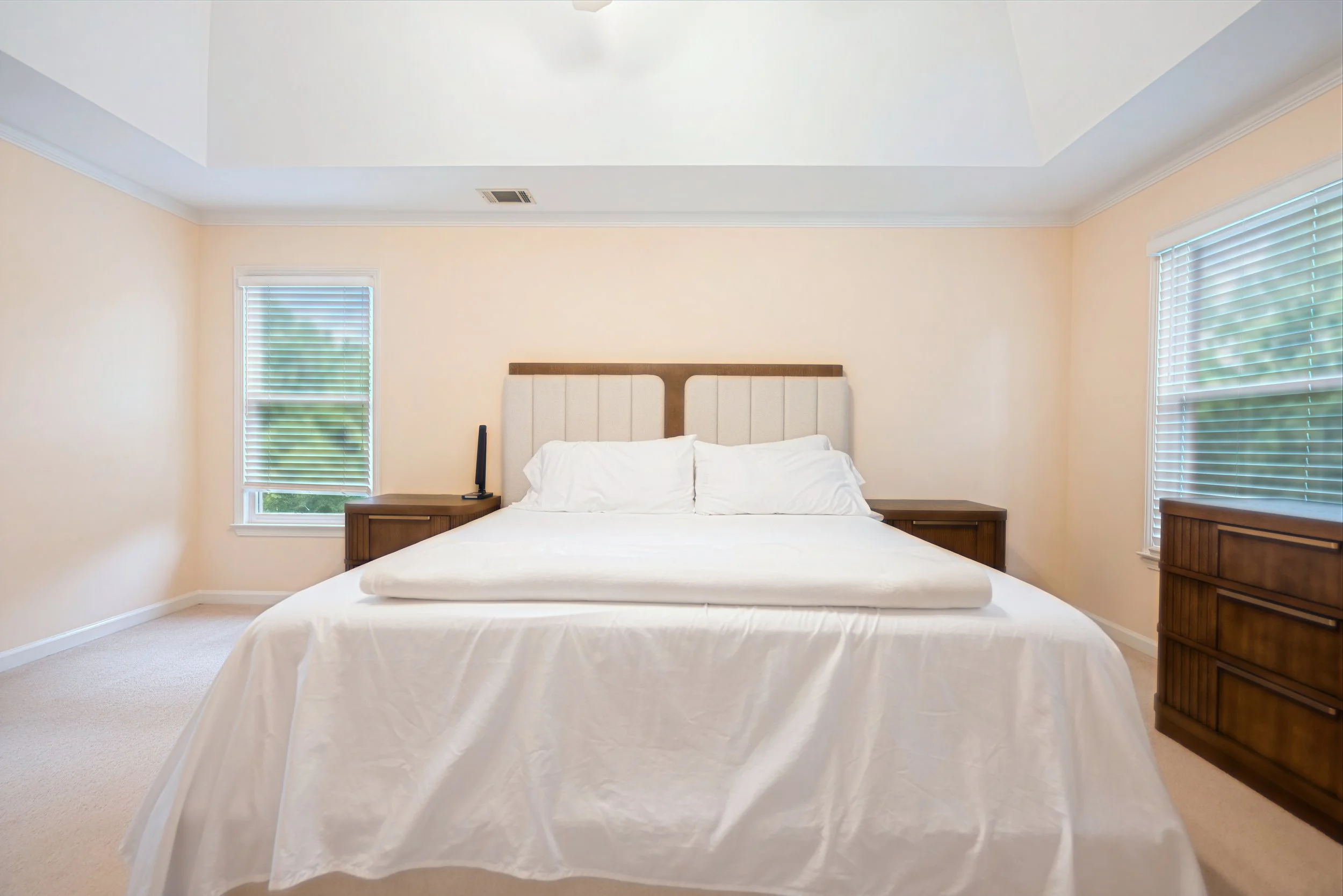1055_whtrail_masterbed2.jpg